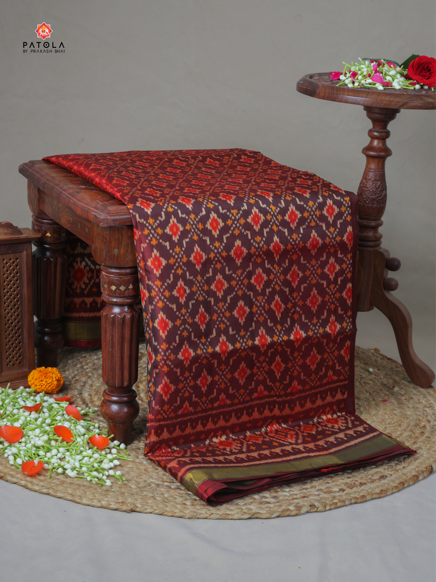 Button phool design with Small Tissue Border single ikat patola saree