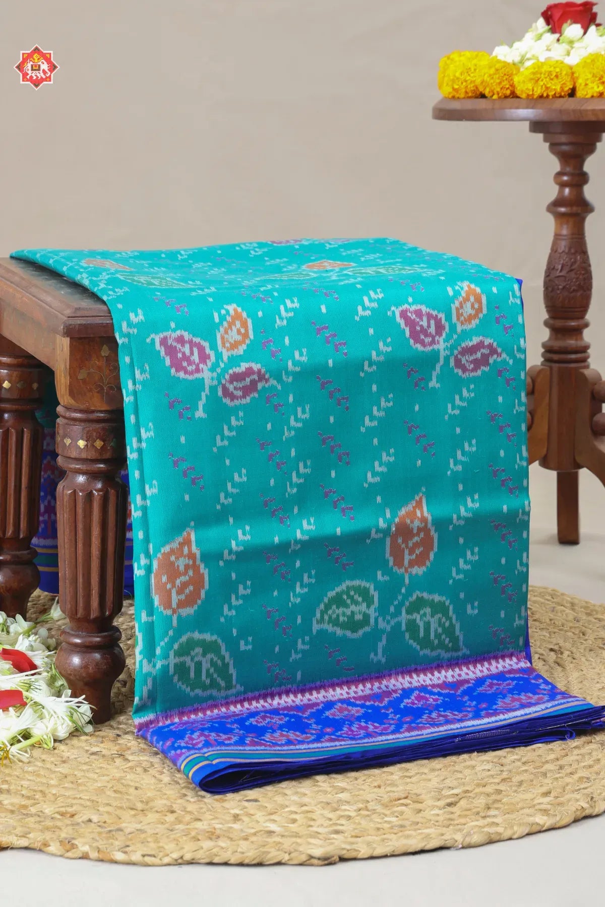 Masterpiece leaves design & pallu border flowers design semi double ikat patola saree