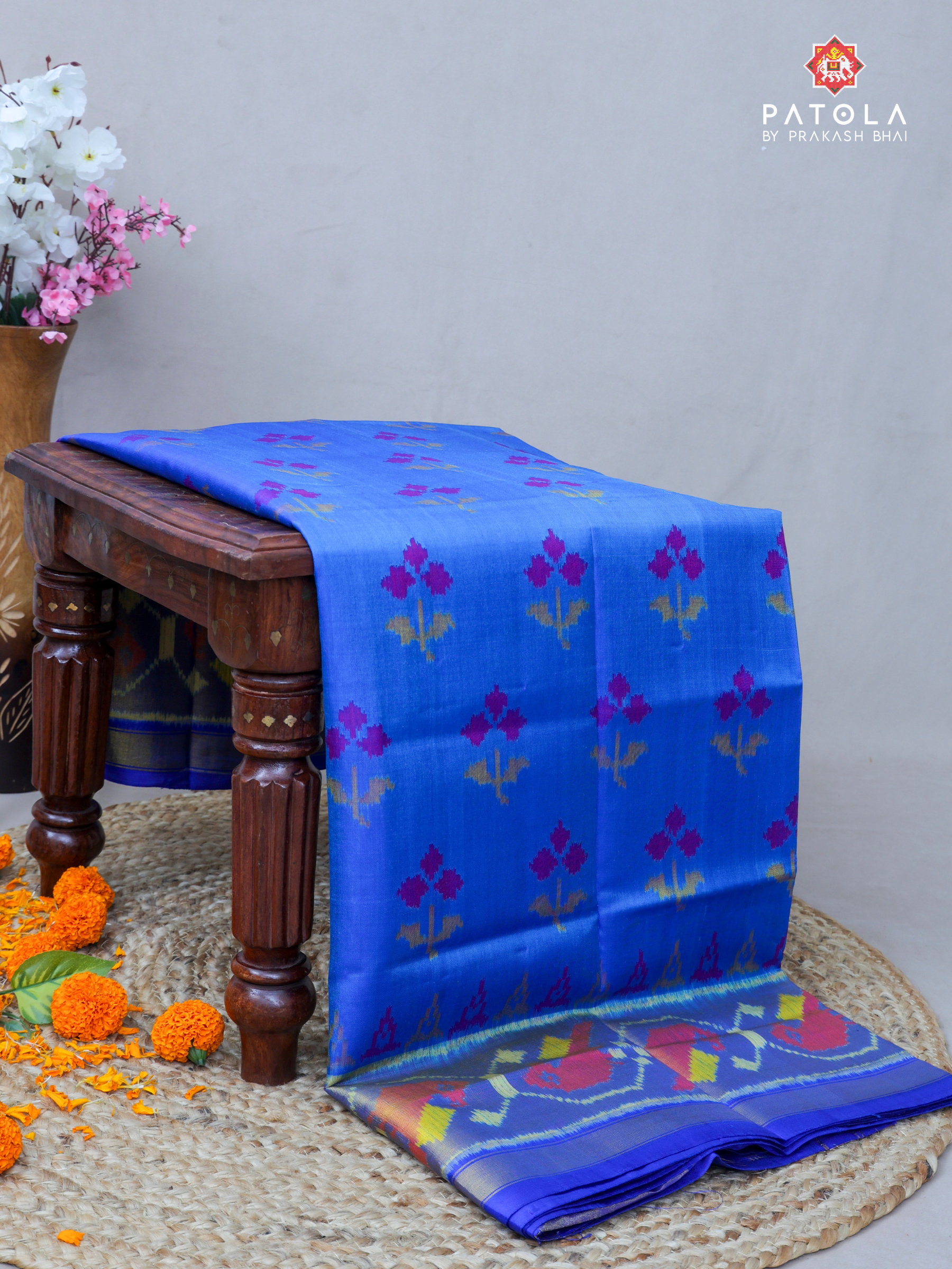 Small Flowers With Parrot Border Single Ikat Patola Saree