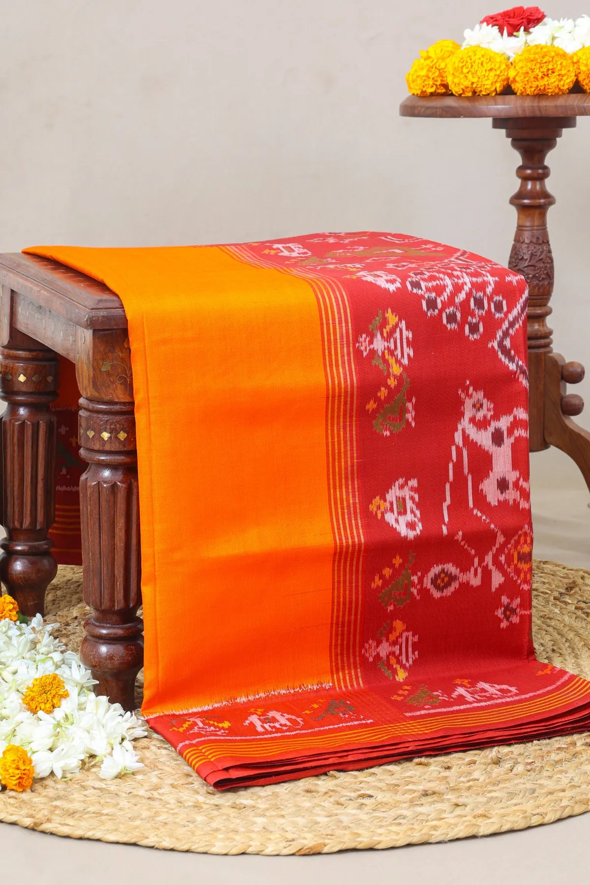 Plain patola with motifs border & blouse patola design Semi double ikat patola saree