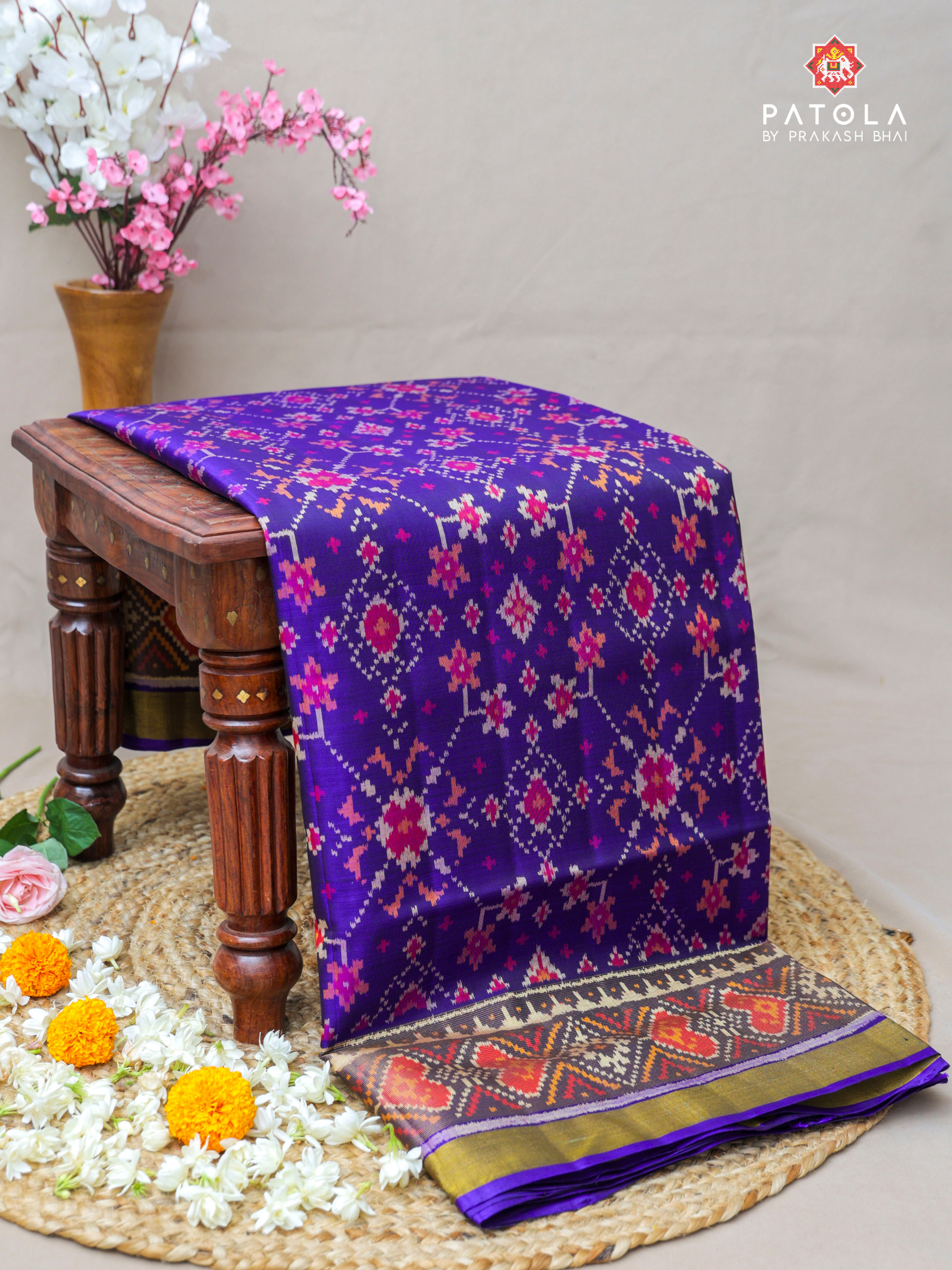 Traditional Navratna Designer With Selaari Border Single Ikat Patola Saree