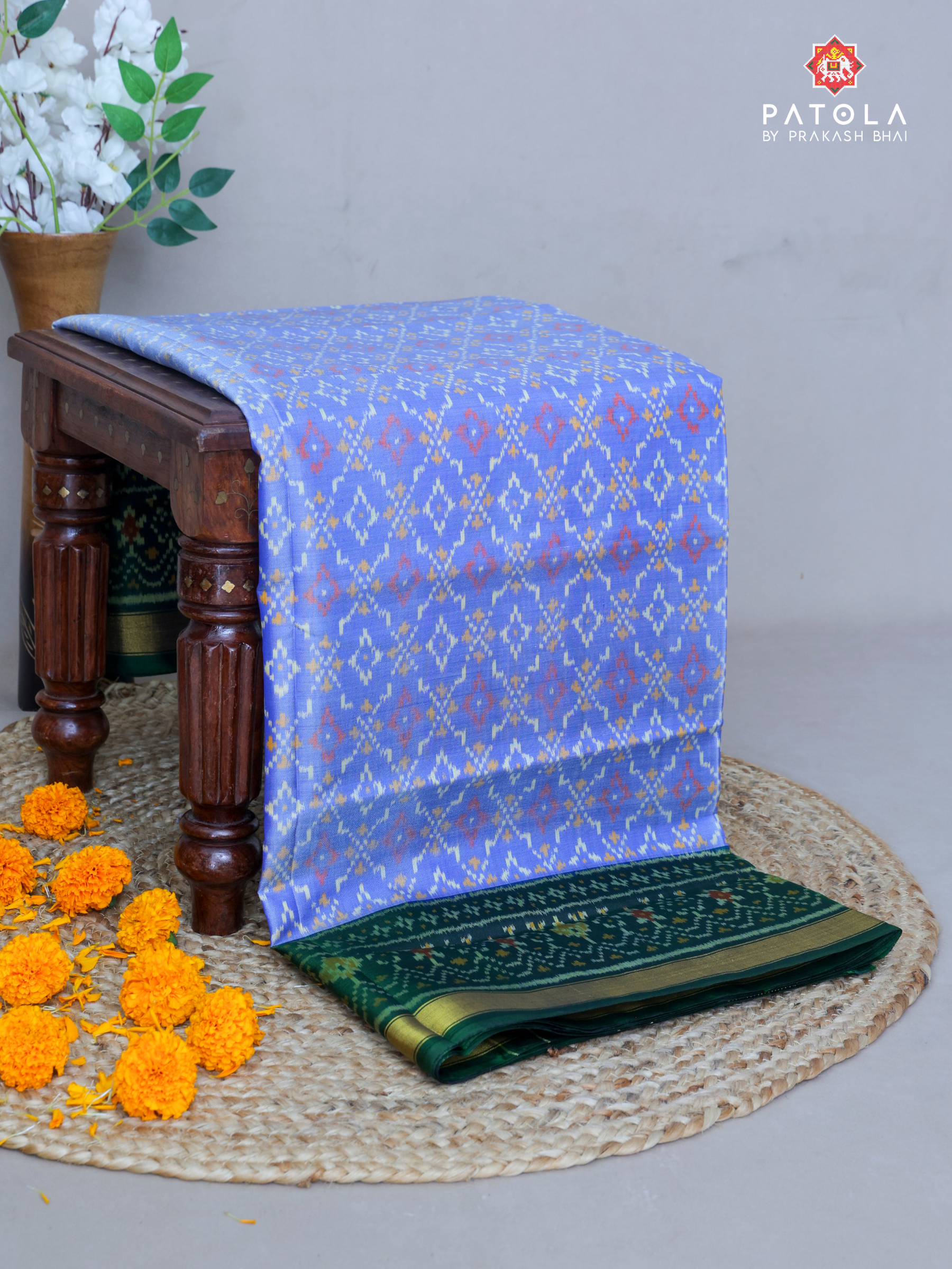 Traditonal Button Phool Design With Pallu Border Contrast Single Ikat Patola Saree