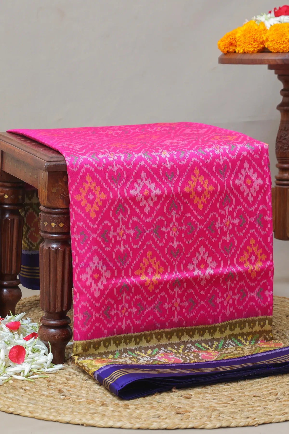 Paan chanda design with tissue border single ikat patola saree