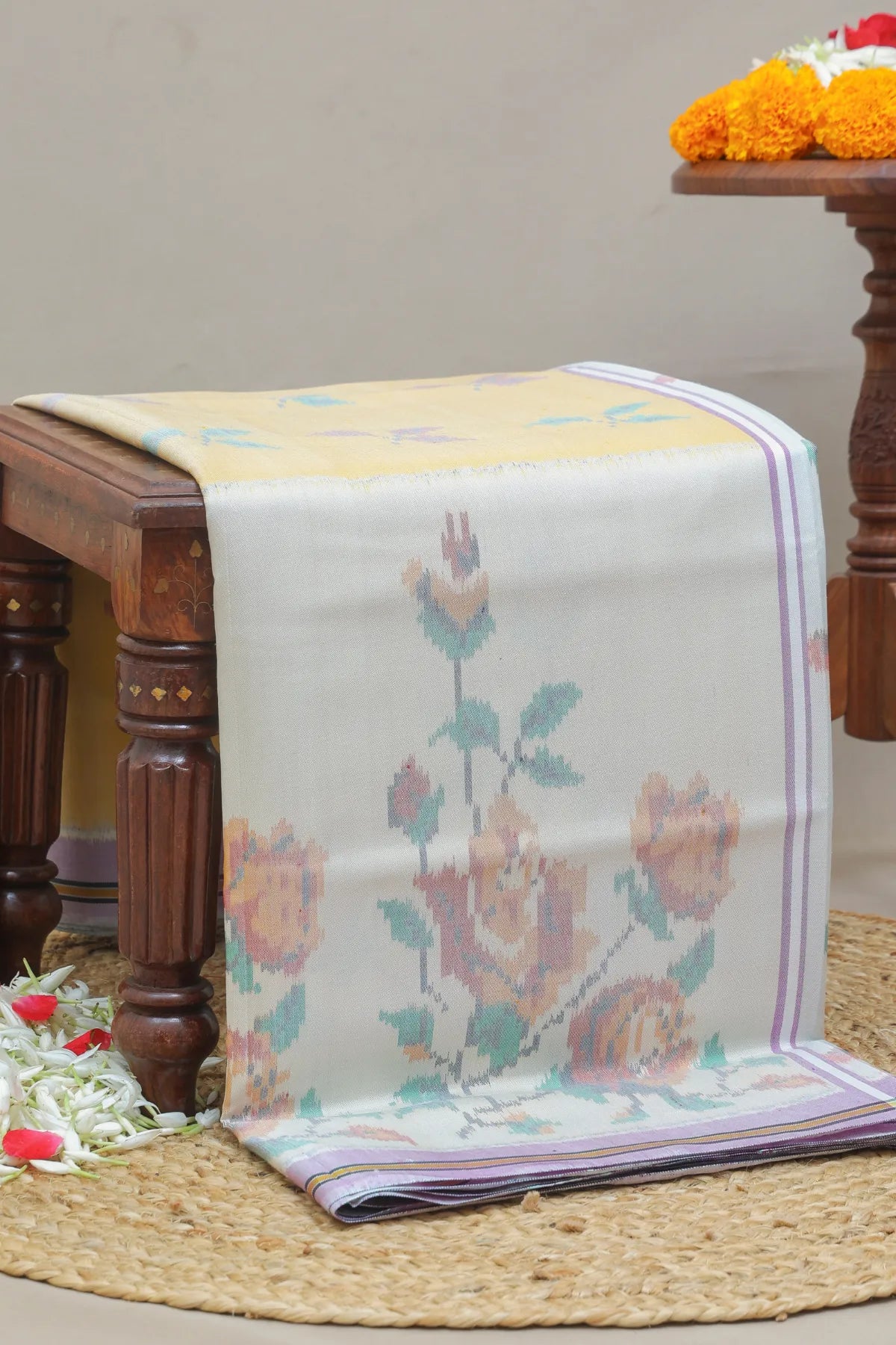 Masterpiece suct border with flower design pallu semi double ikat patola saree