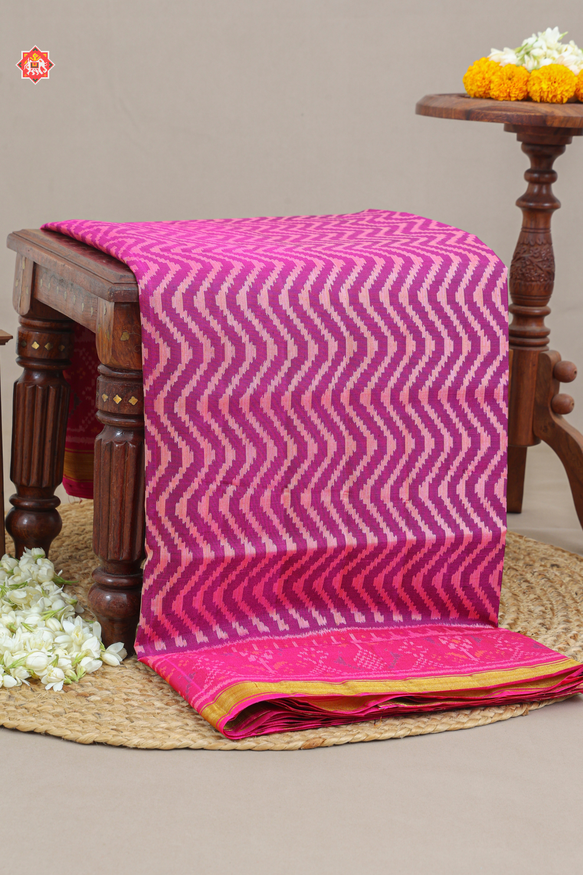 Zig-zag design with ghooghro border & small tissue border  single ikat patola saree