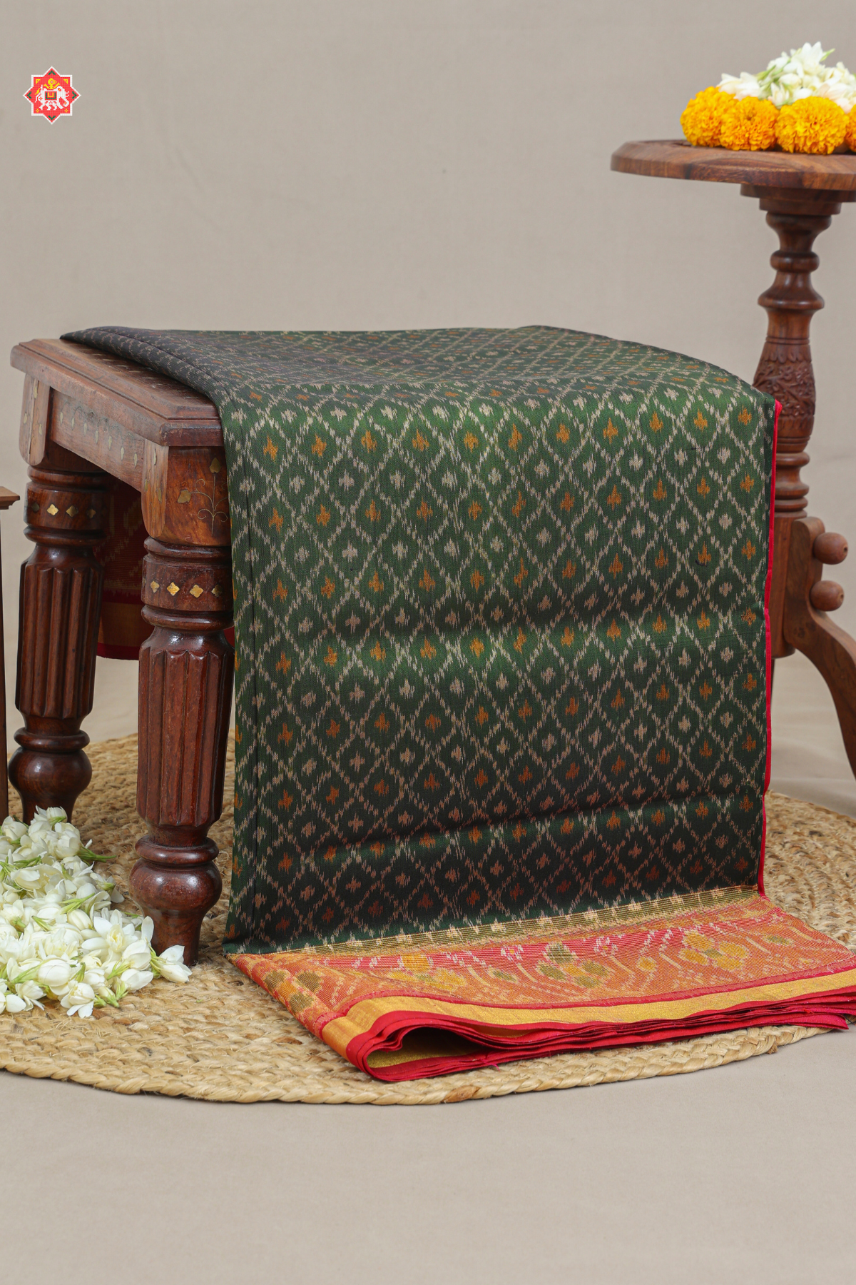 Small checks with dots pallu border contras single ikat patola saree