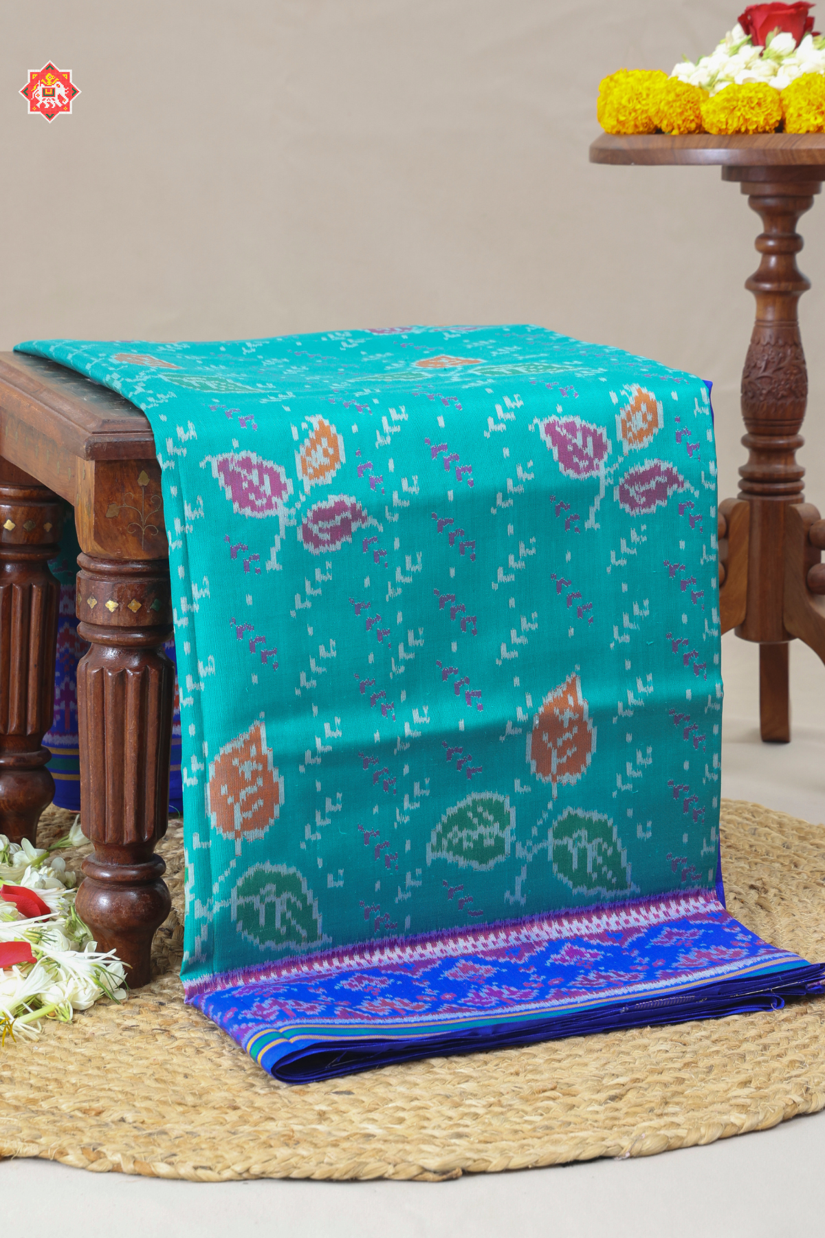 Masterpiece leaves design & pallu border flowers design semi double ikat patola saree