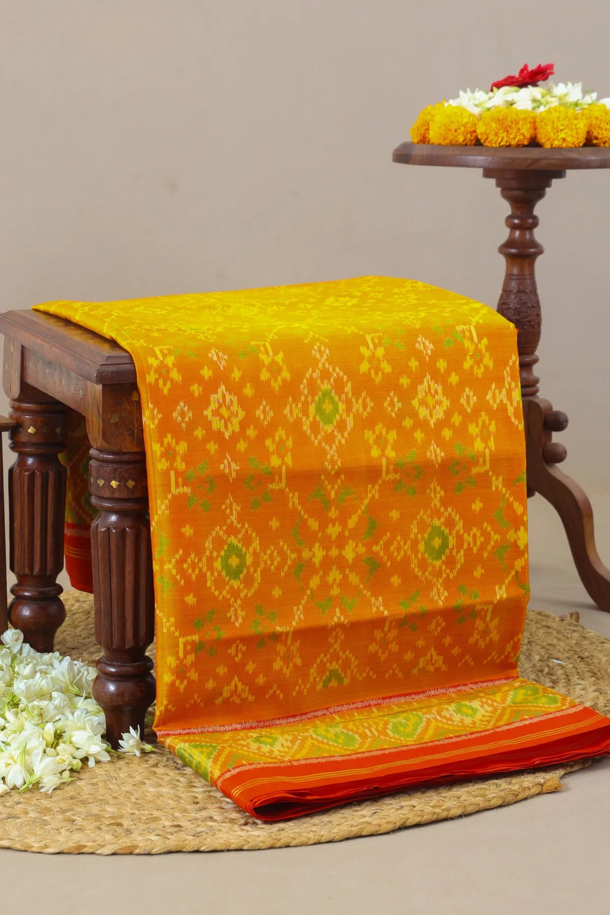 Navratna design with pallu border contras single ikat patola saree