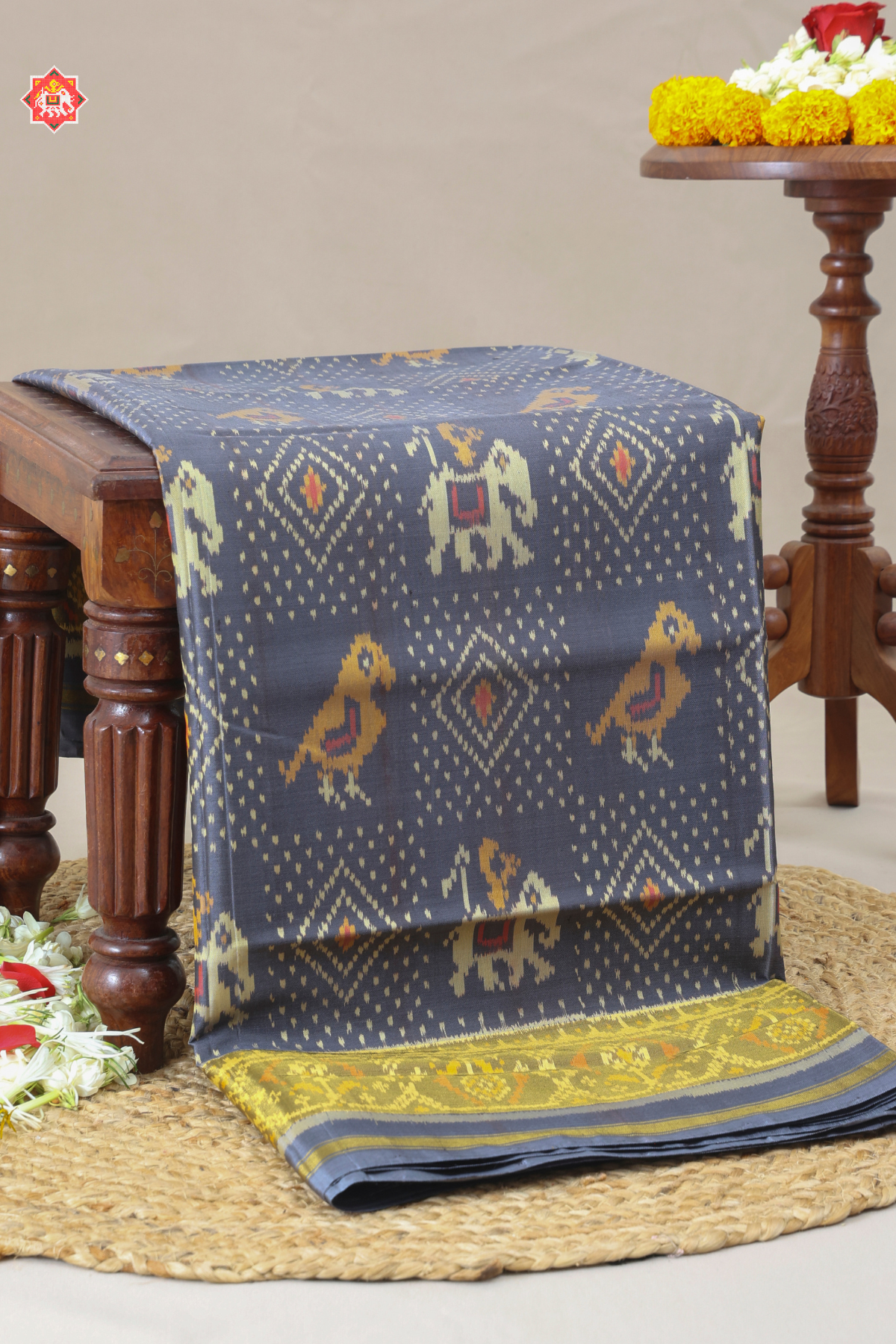 Motif design with tissue ghughroo border single ikat patola saree