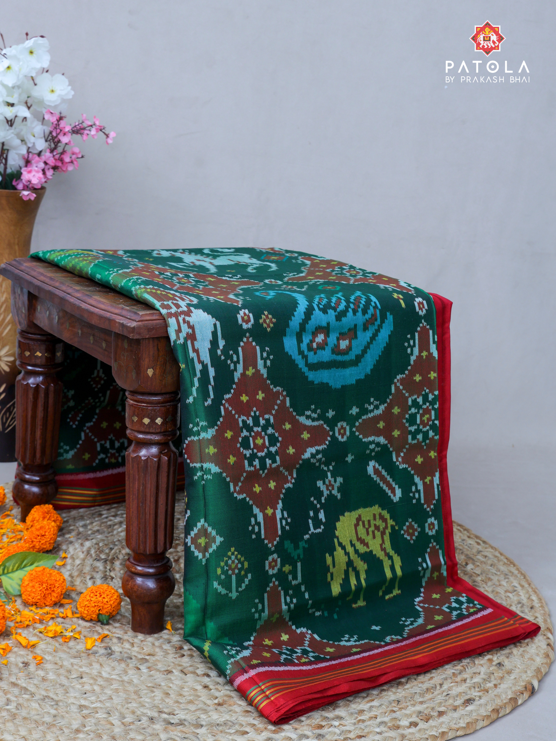 Traditional 12 Figures With Chhabdi Design Semi Double Ikat Patola Saree