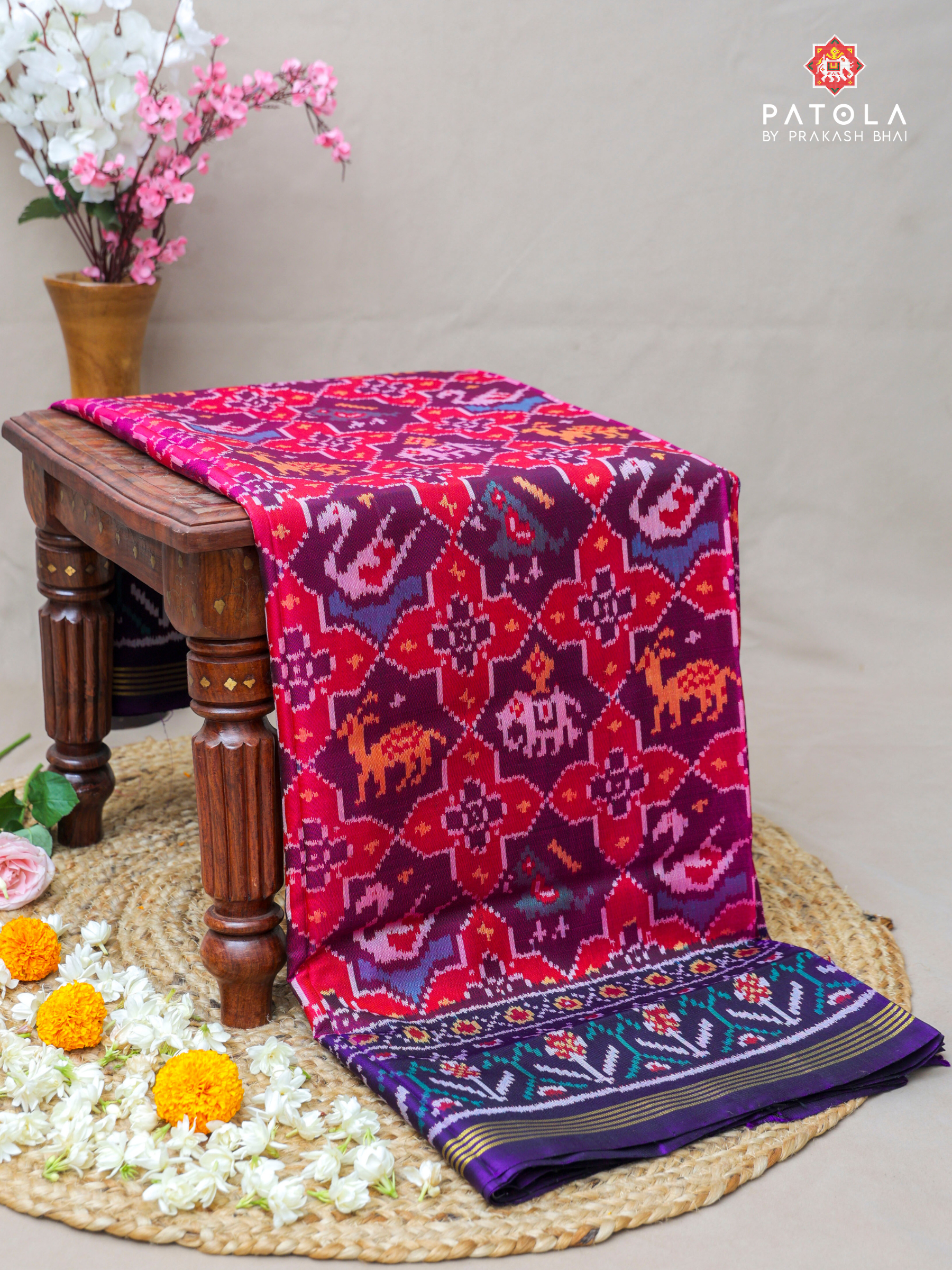 4 Figures With Star Designer Semi Double Ikat Patola Saree