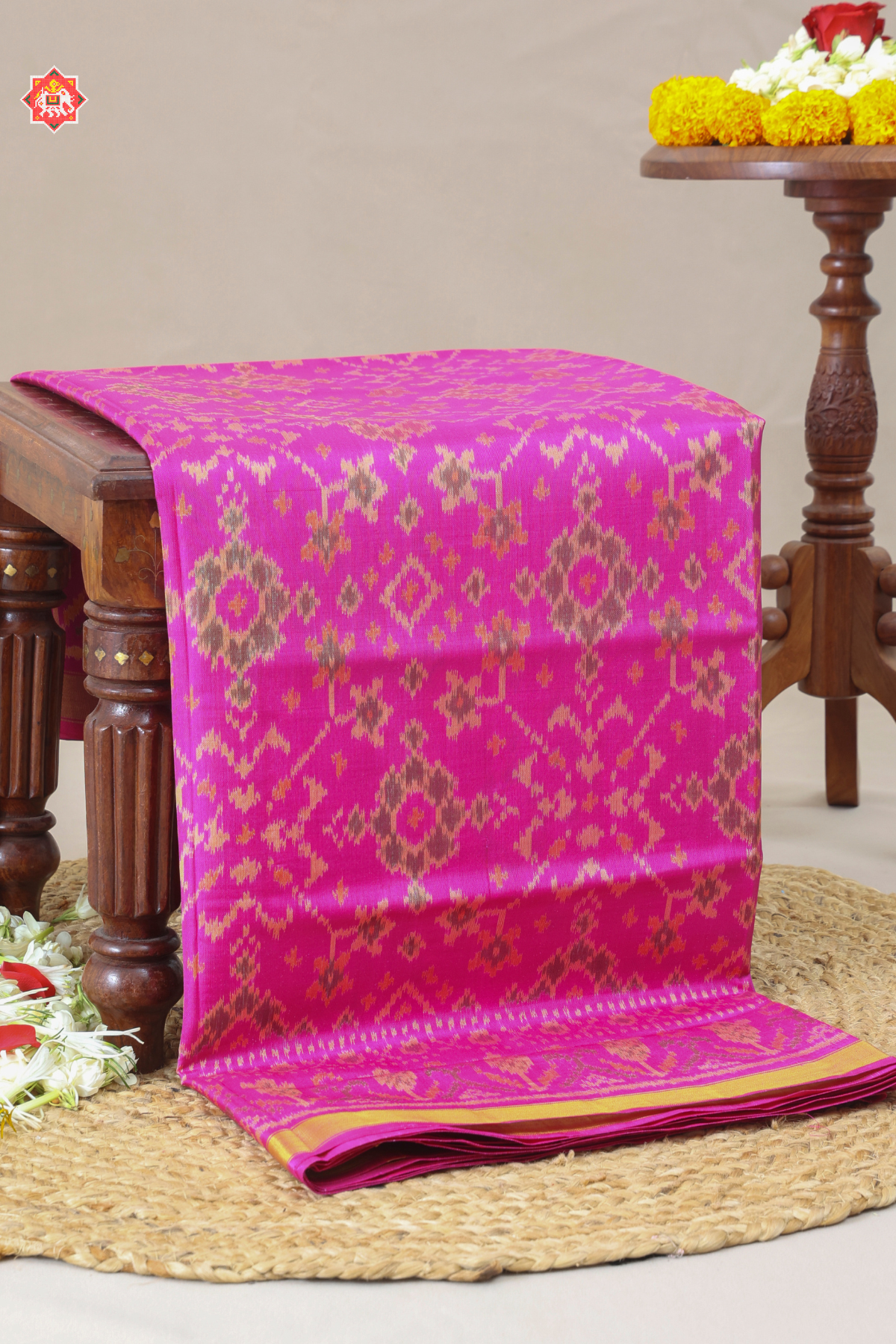 Navratna design with small tissue border single ikat patola saree