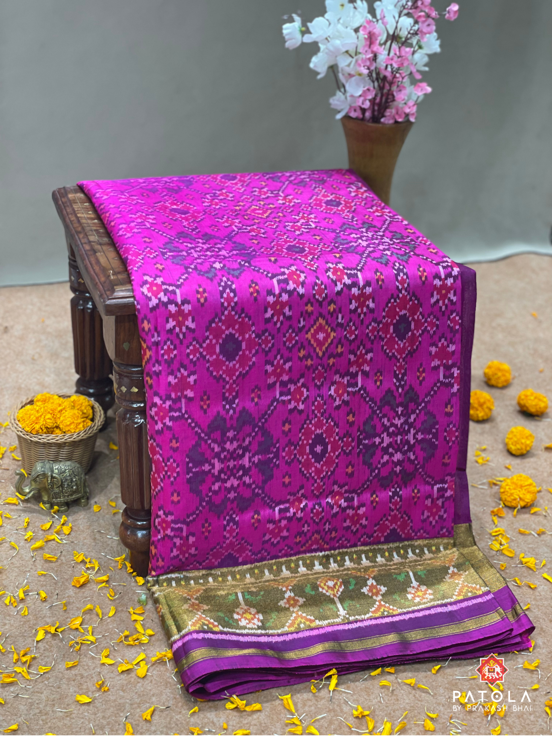 Traditional Navratna Design With Ghughroo Border Single Ikat Patola Saree