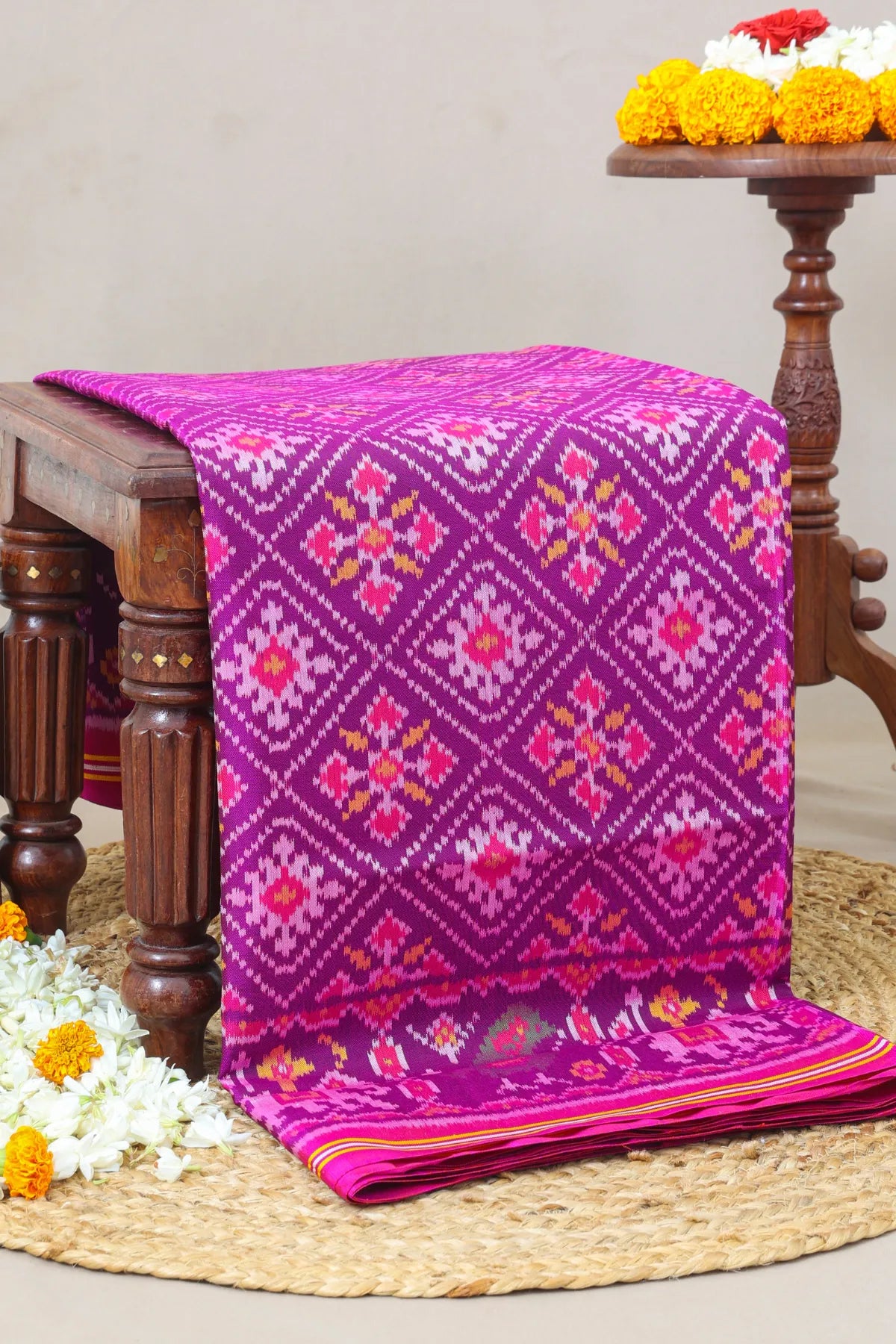 Plain colour chanda-Bhaat design with pallu border motif design  semi double ikat patola saree