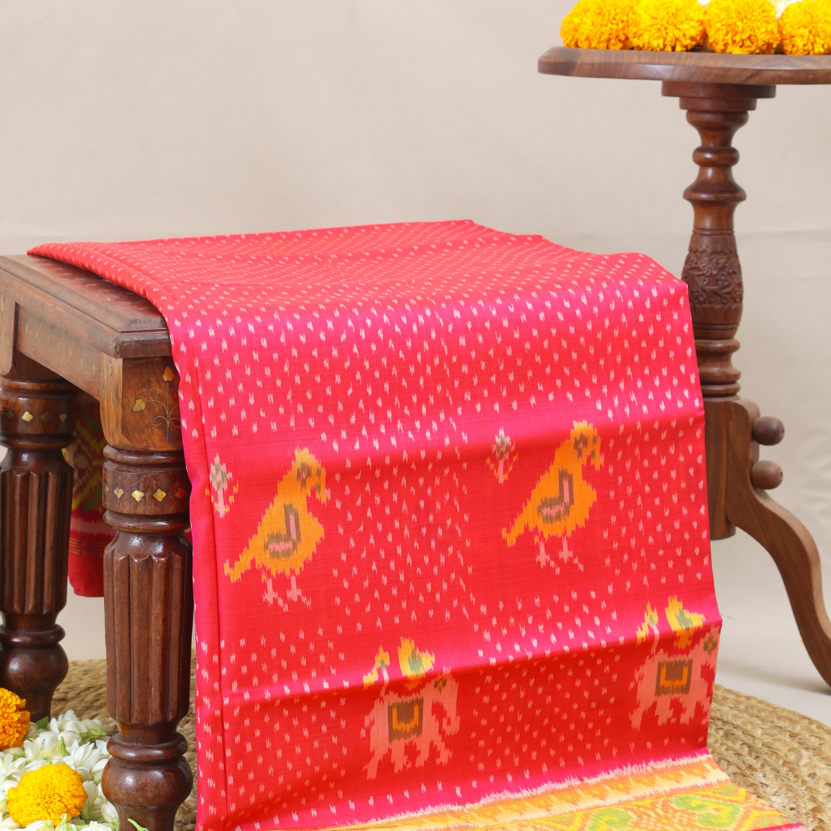 Scut border with small dots single ikat patola saree – PATOLA By ...