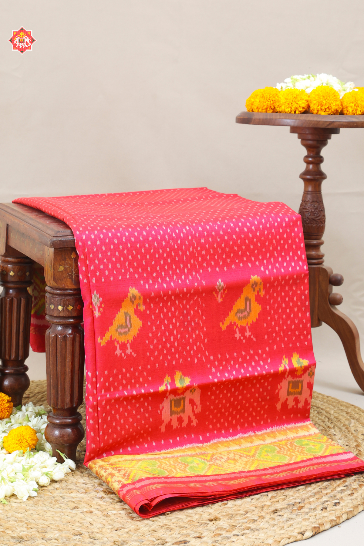 Scut border with small dots single ikat patola saree