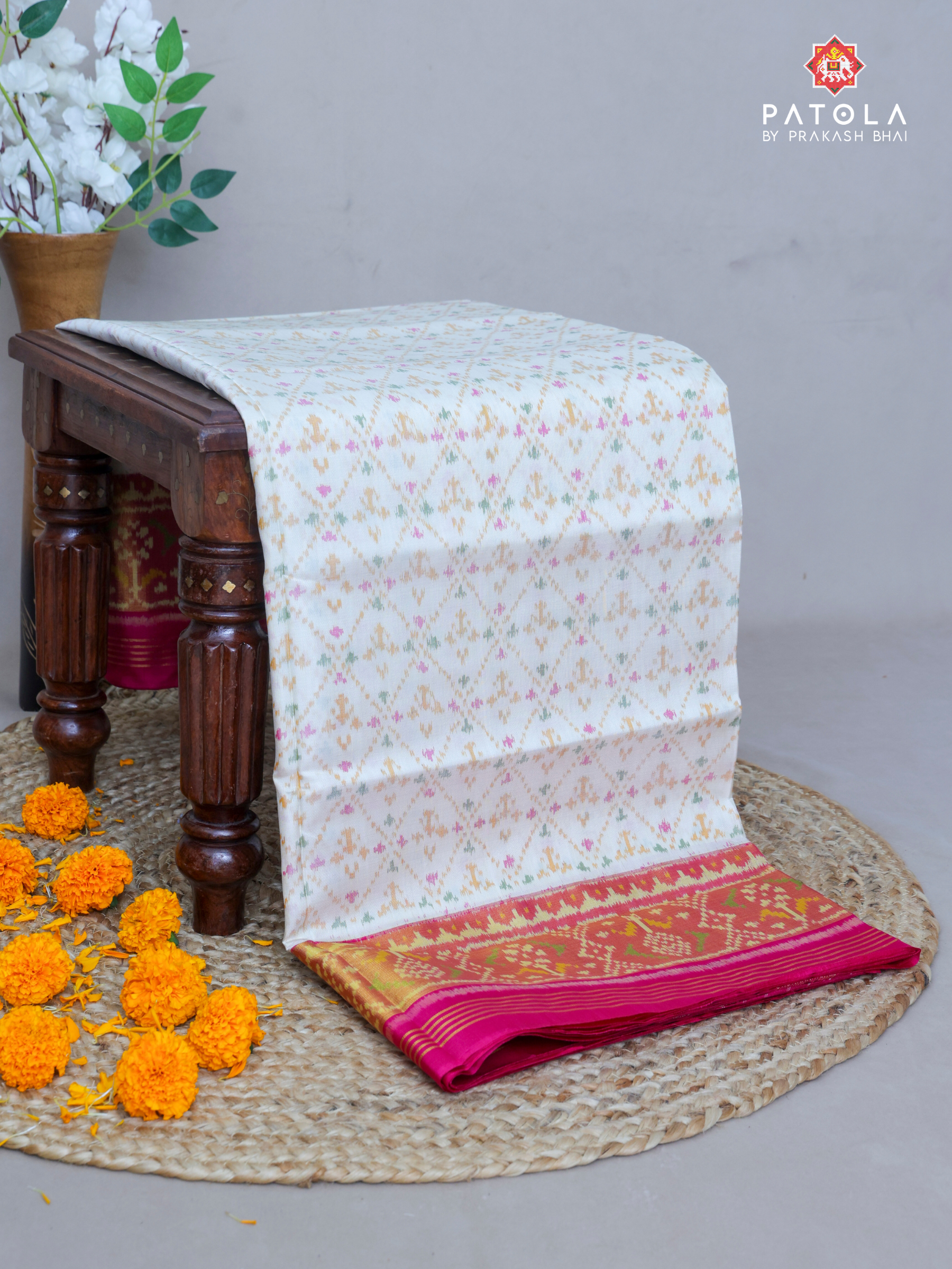 Off-White With Pink Chanda Bhat Design Single Ikat Patola Saree