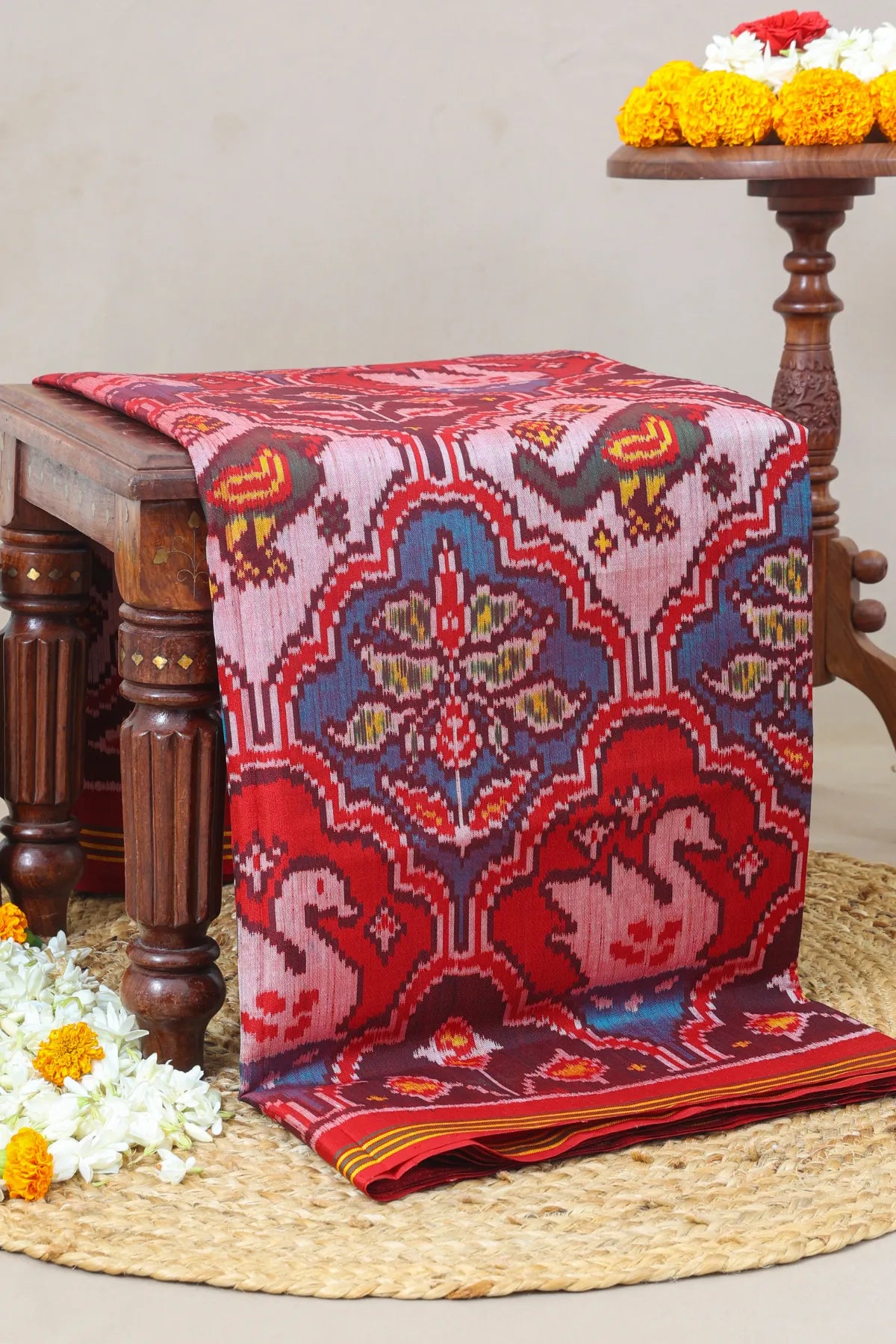 Small border with motifs design & pallu design tradional semi double ikat patola saree