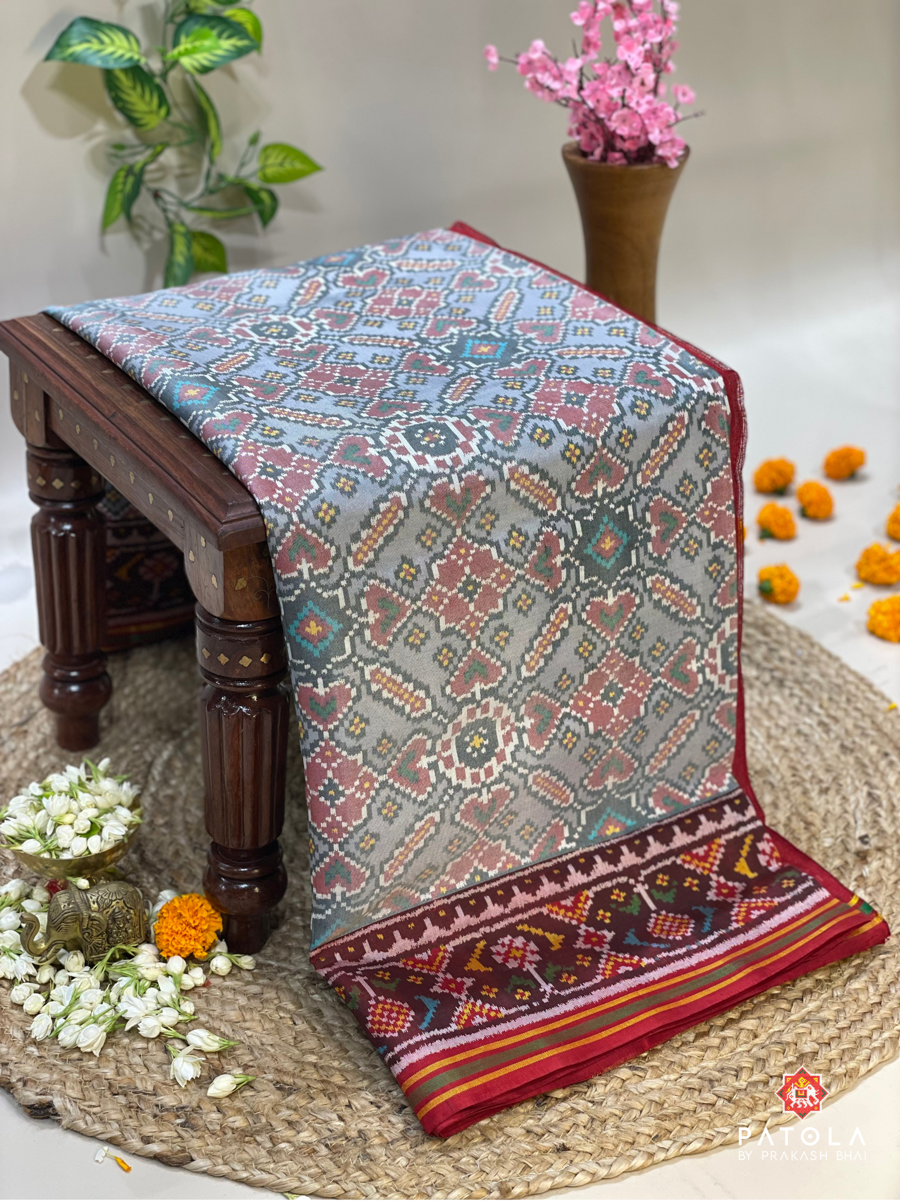 Manekchowk Design With Traditional Border Pallu Contrast Semi Double Ikat Saree