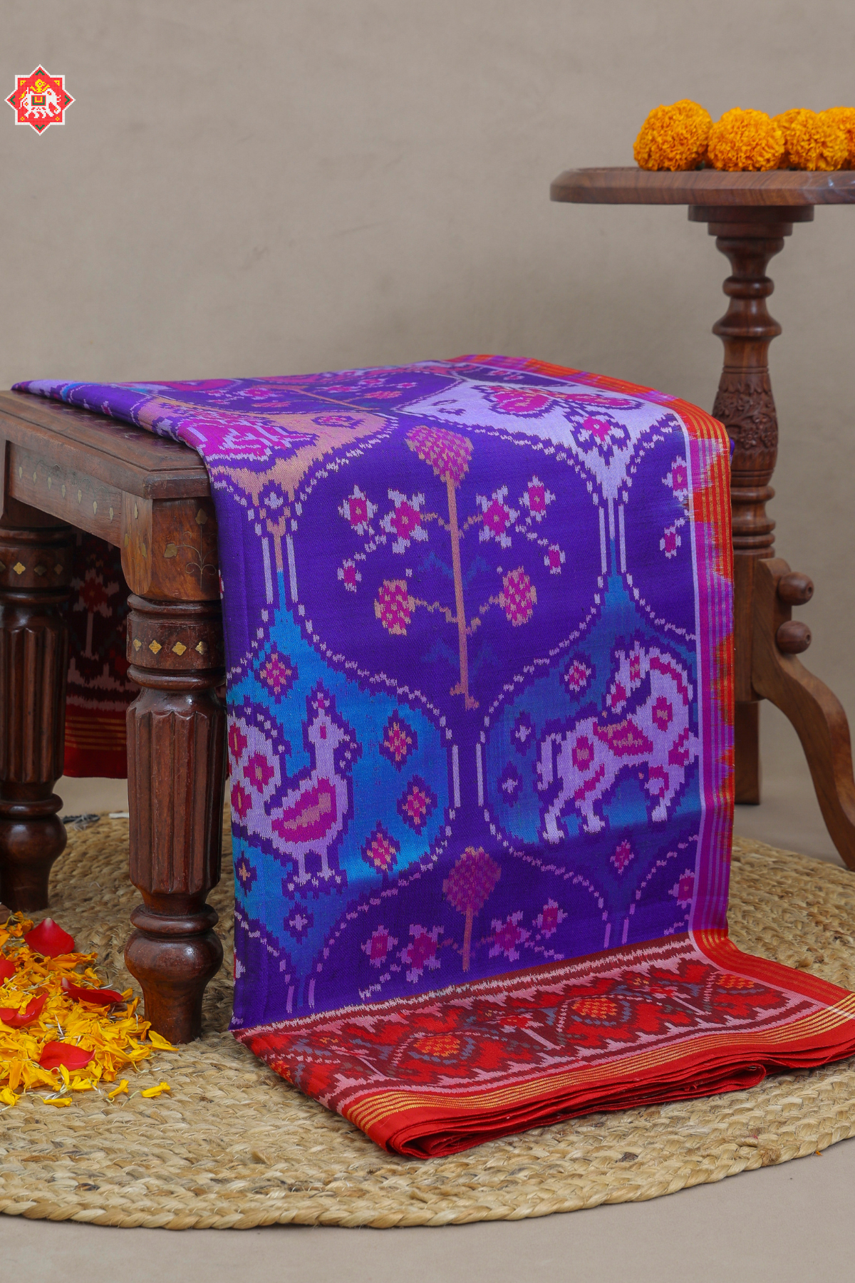 Masterpiece 6 motifs design with pallu border contras Semi double ikat patola saree