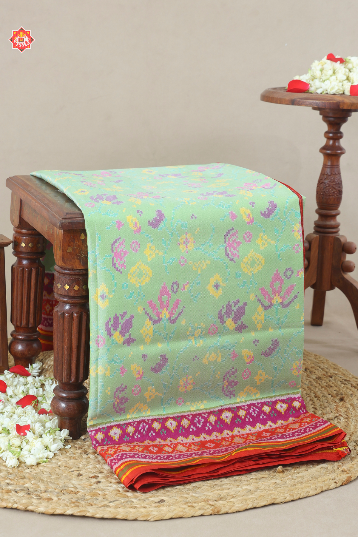 Masterpiece white flowers vel design semi double ikat patola saree