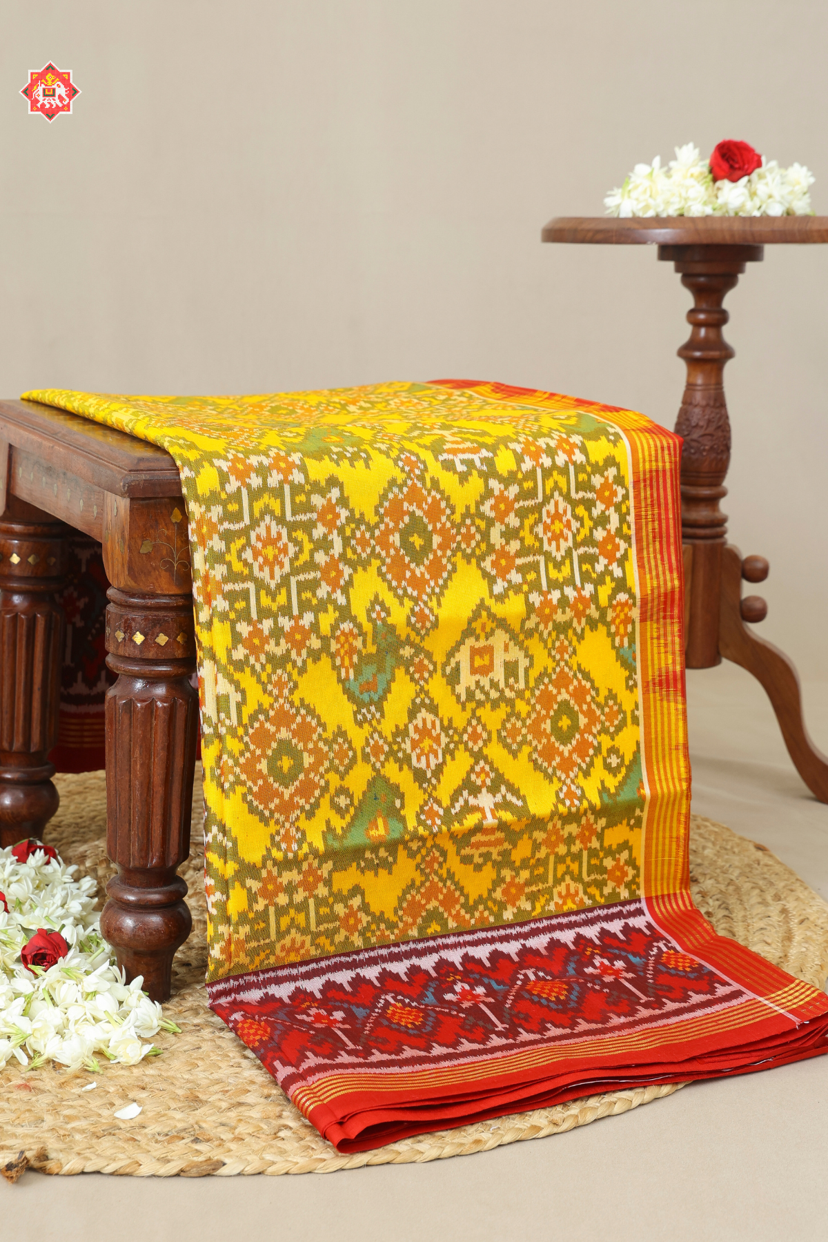 Navaratna with motif design & pallu border contras semi double ikat patola saree