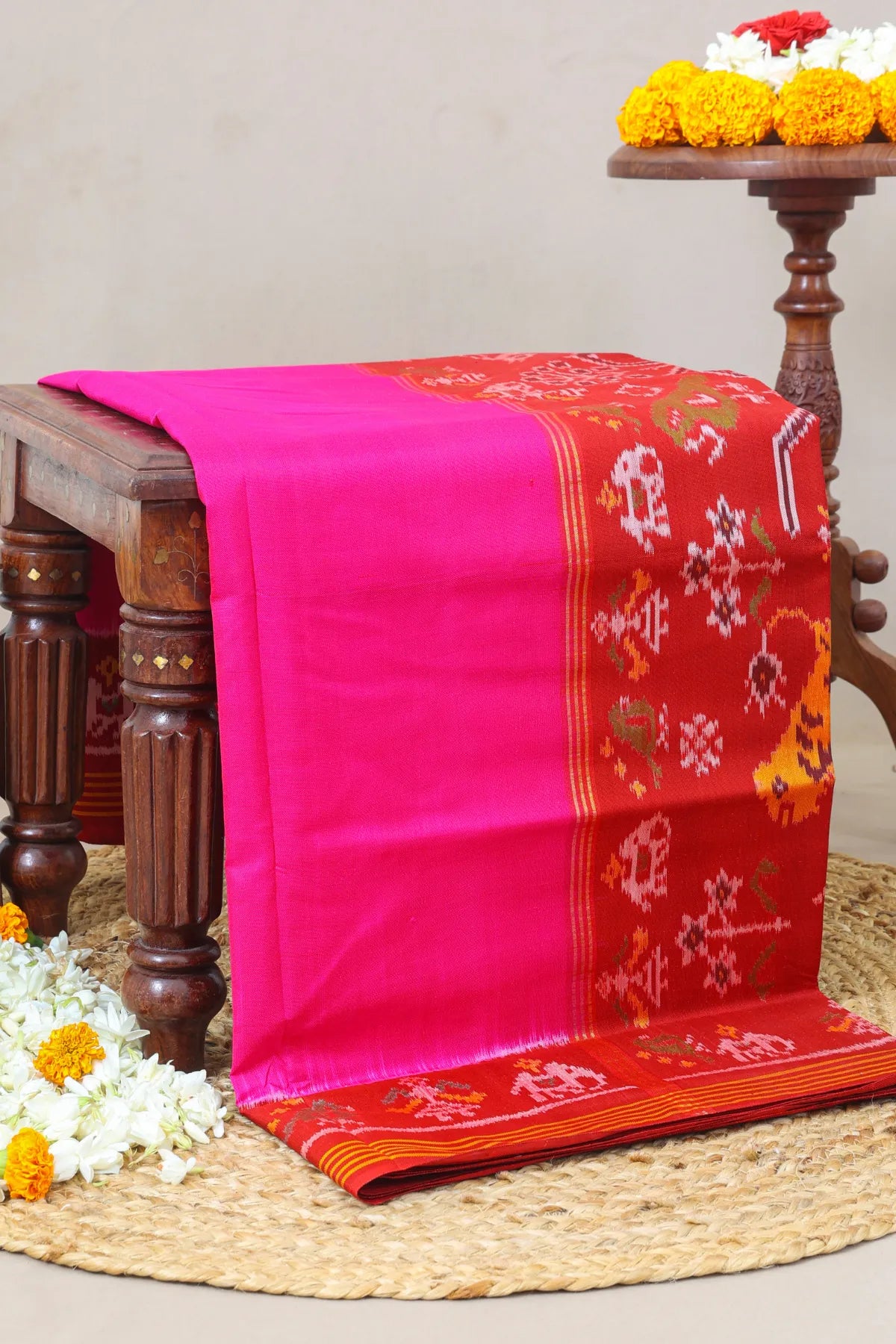Plain patola with motifs border & blouse patola design Semi double ikat patola saree