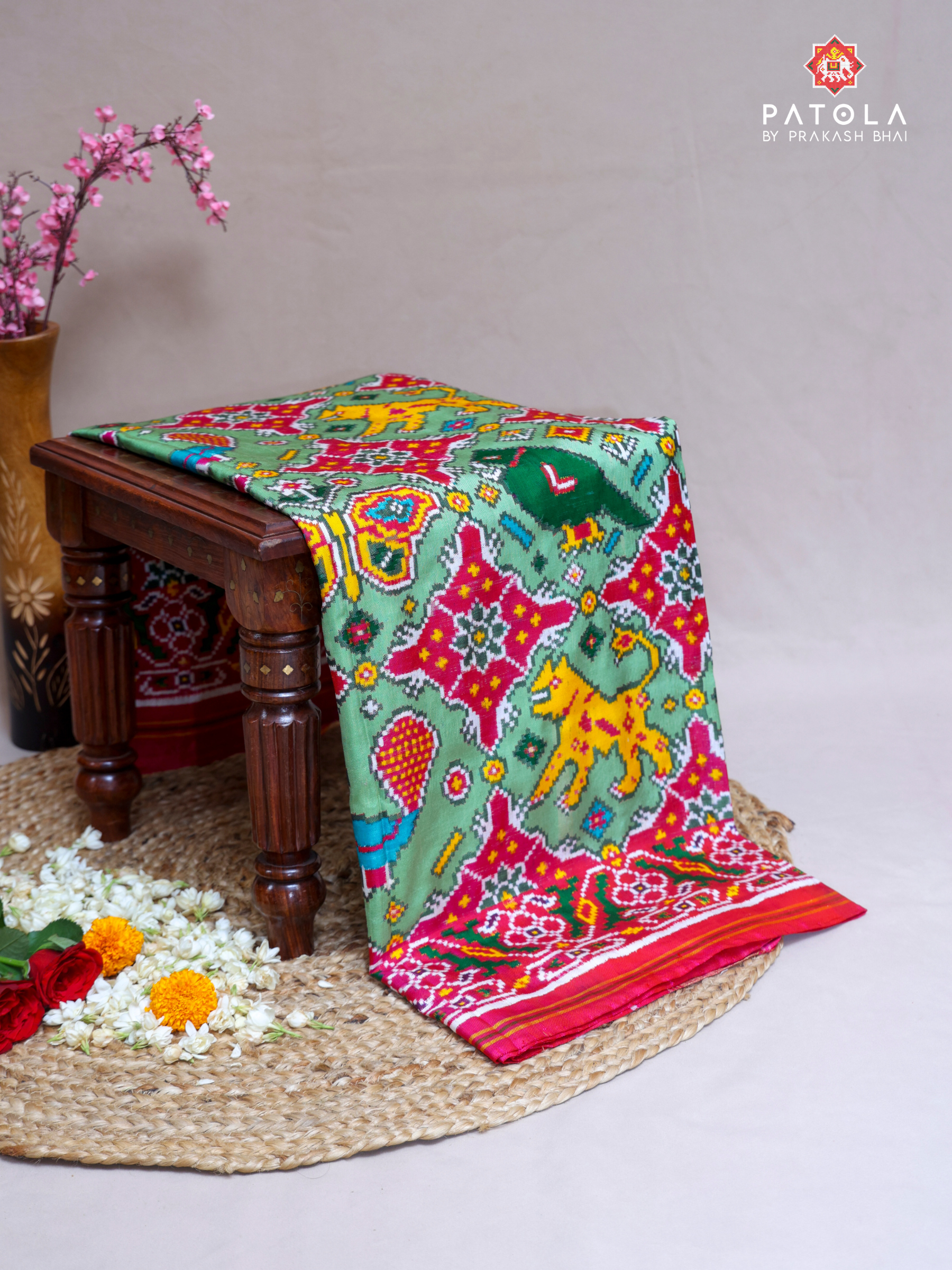 Four Figures With Chhabdi Design Pure Double Ikat Patola Saree