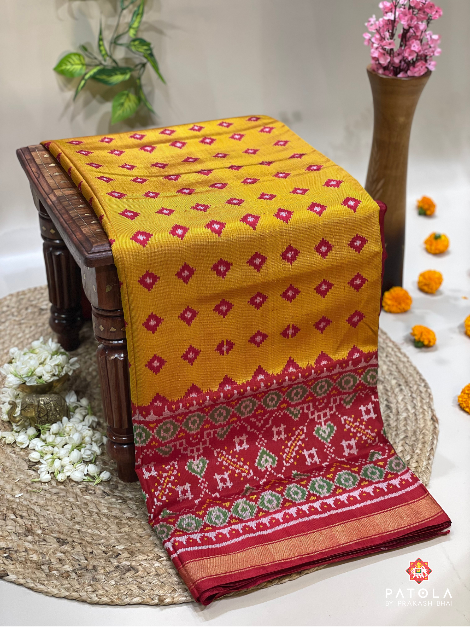 Manekchowk Scut Border With Patola Design Blouse Semi Double Ikat Saree