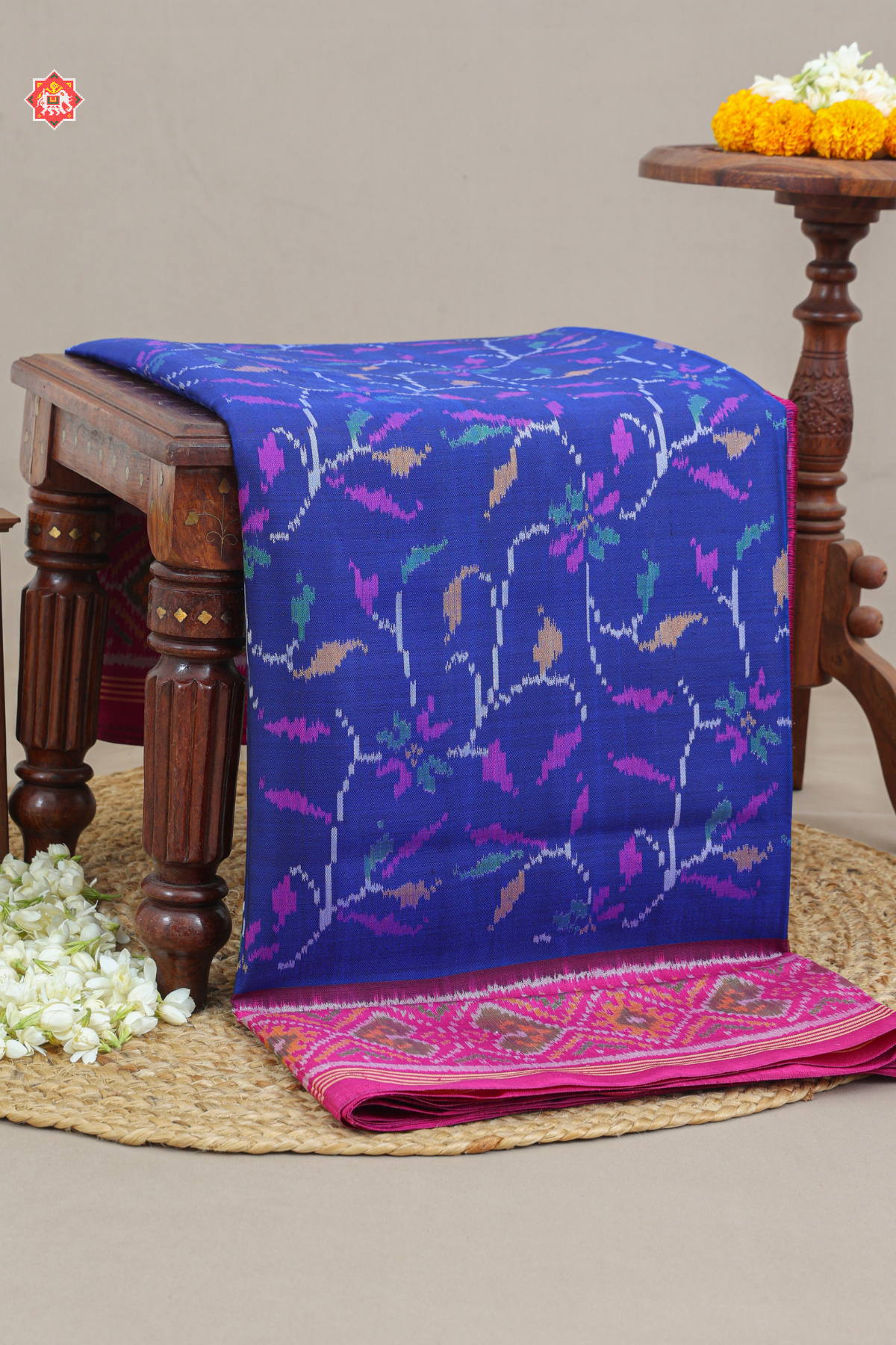 Vell design with pallu border contras semi double ikat patola saree