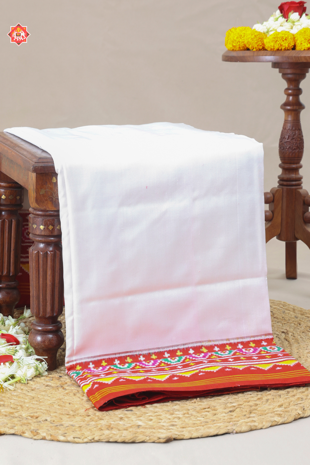 Patan patola plain white with pallu design traditional navratna pure double ikat patola saree