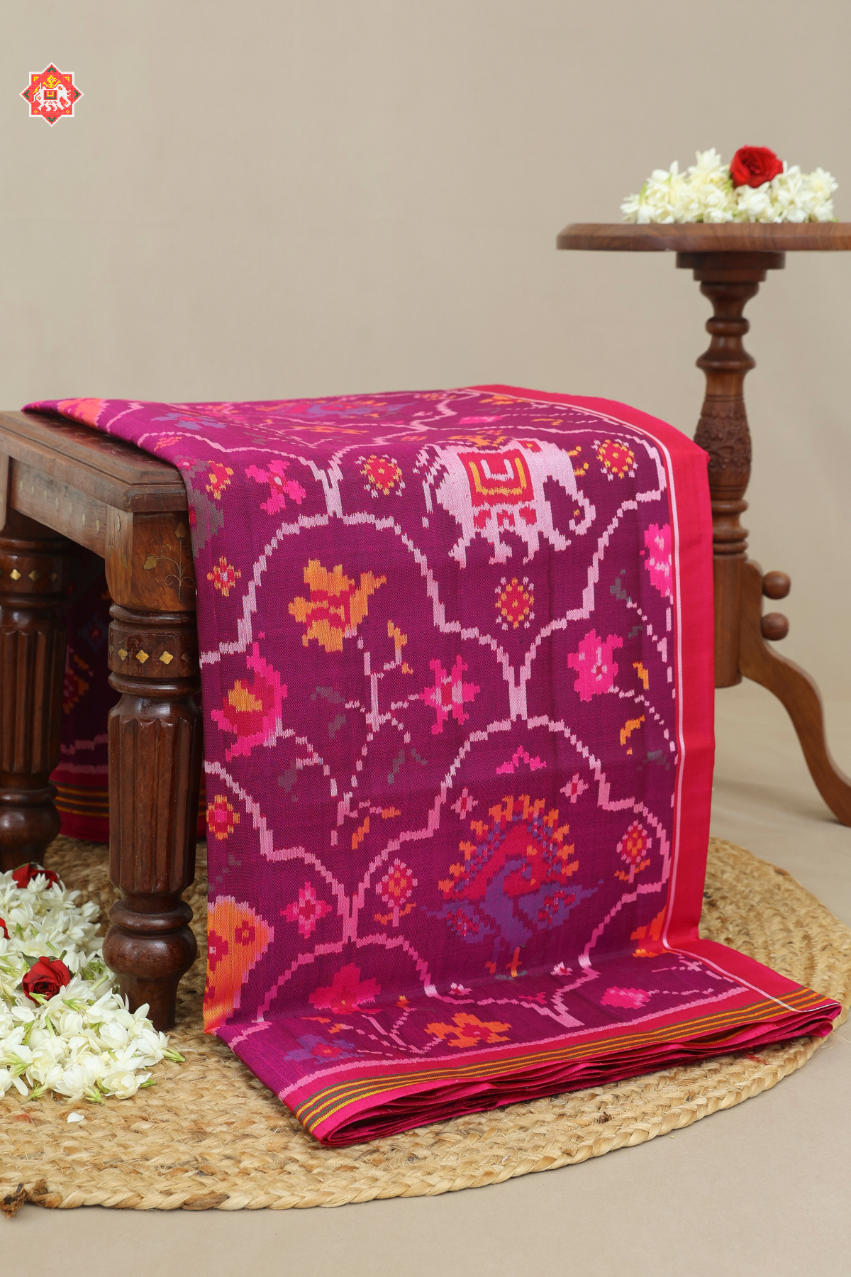 Masterpiece 4 figure with traditional pallu & lines border semi double ikat patola saree