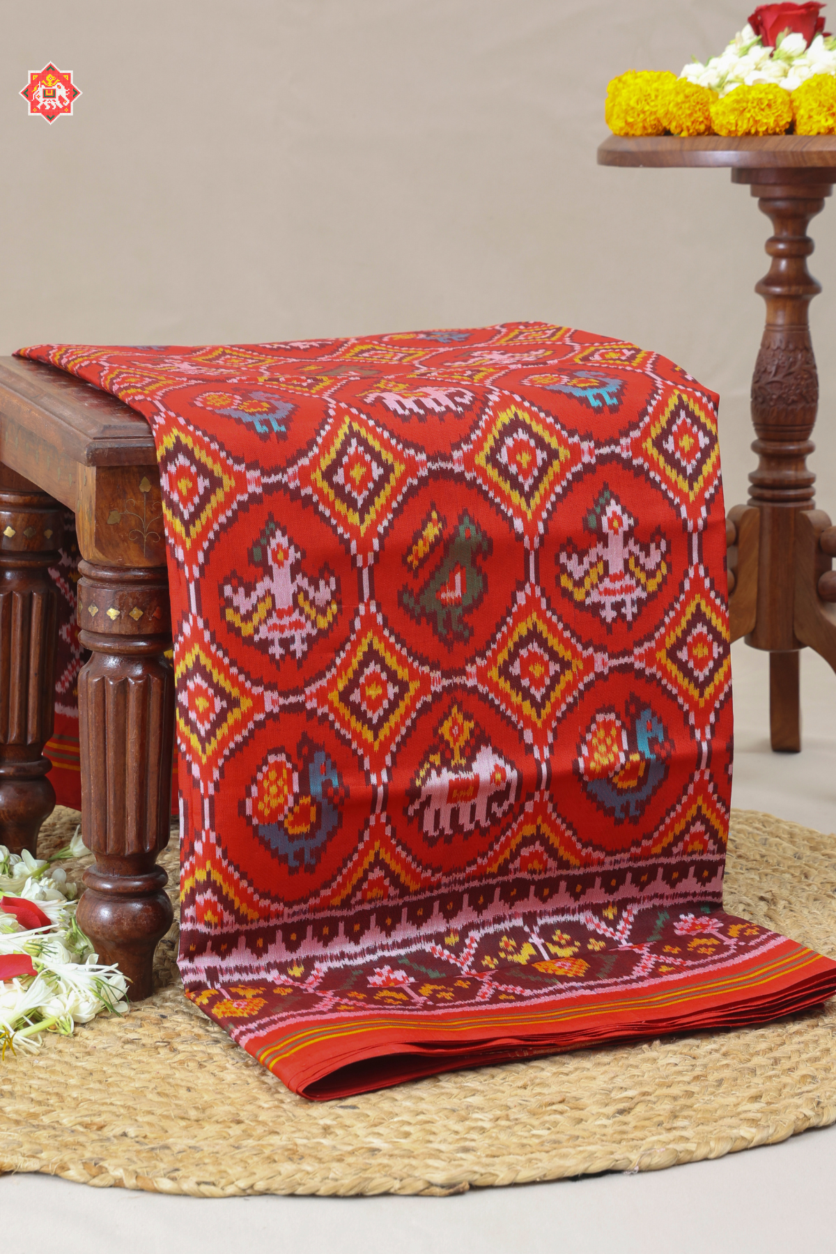 Small chhabadi with 4 motifs design semi double ikat patola saree