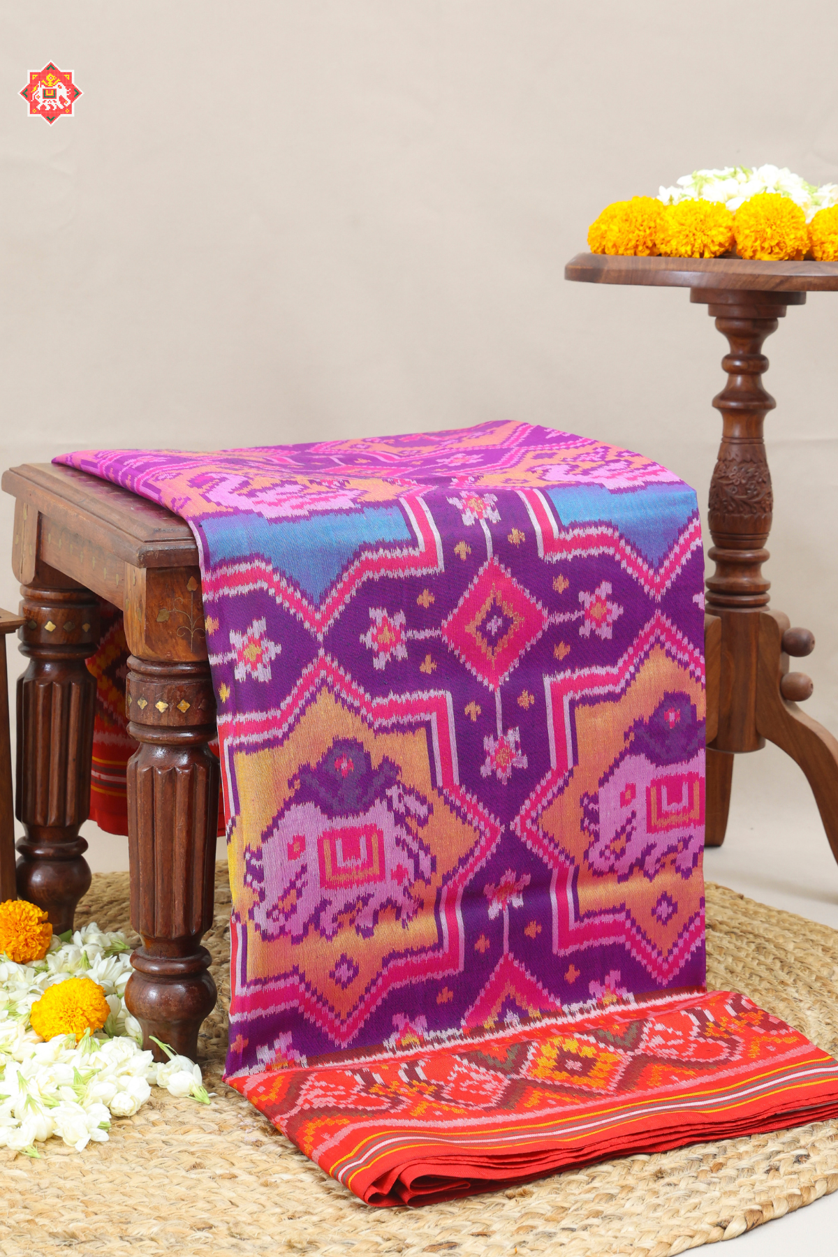 Star with motif design pallu border contras semi double ikat patola saree
