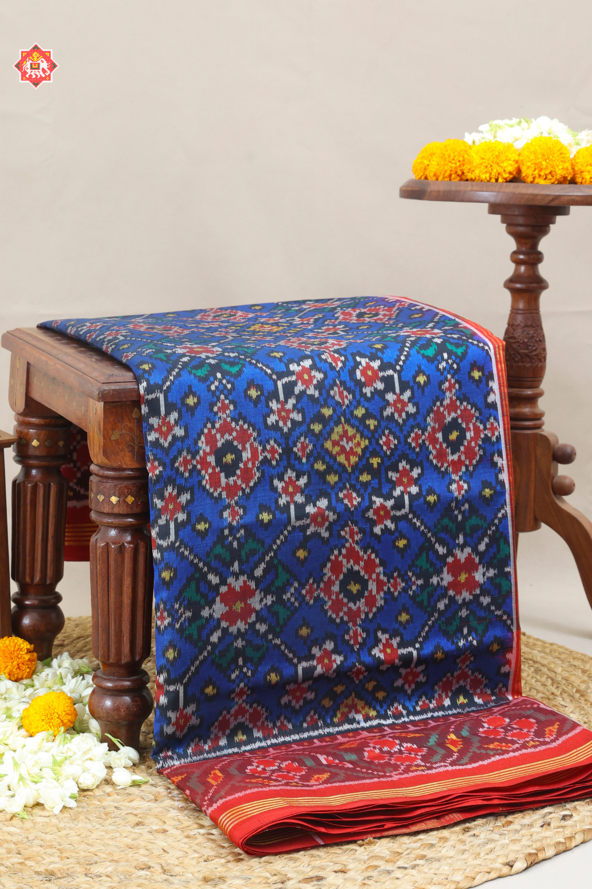 Navratn design with pallu border contras semi double ikat patola saree