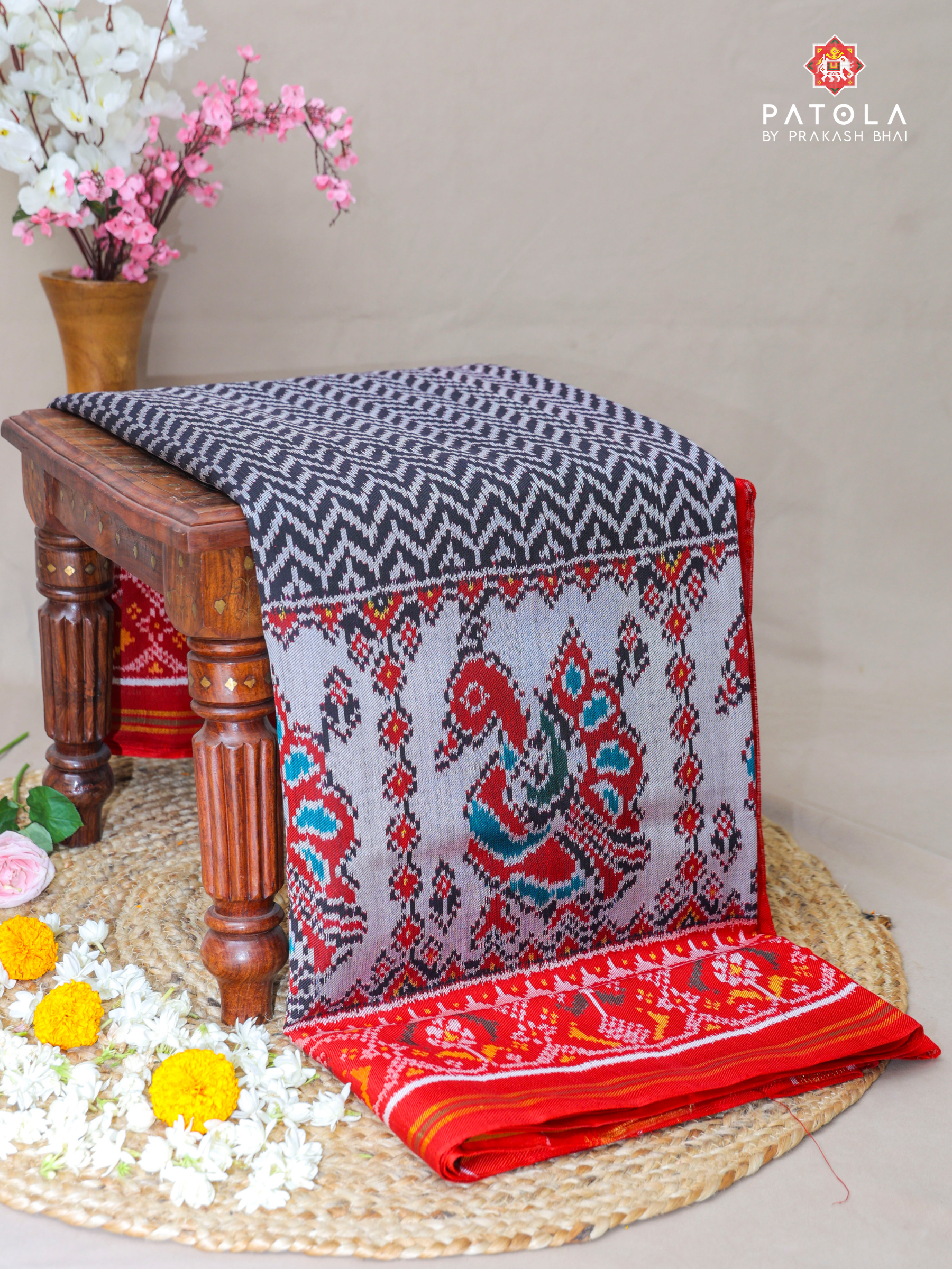 Zigzag Design With Scut Border Twill Patola Saree