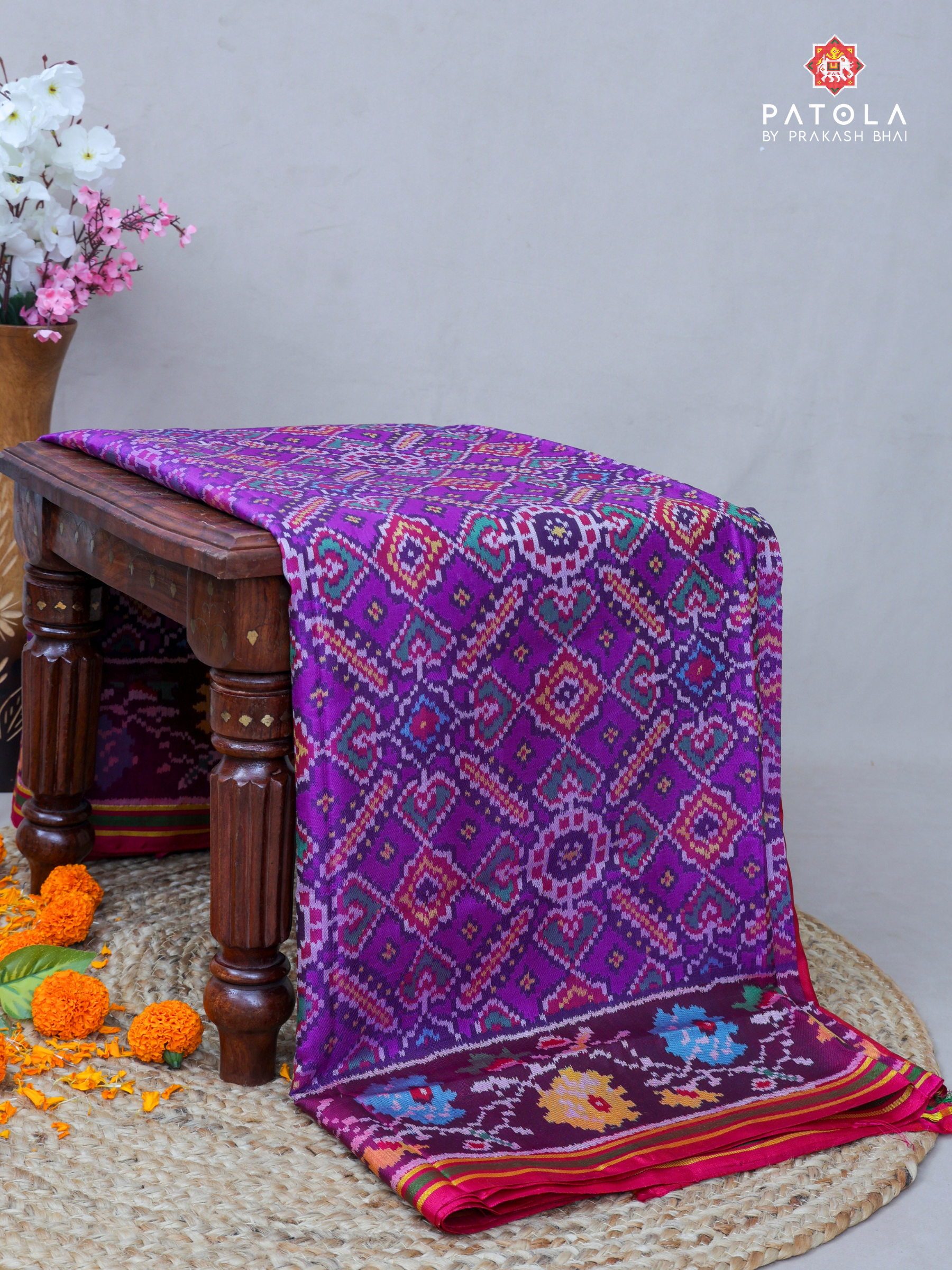 Manekchowk Pan Chnada Mix Designer Semi Double Ikat Patola Saree