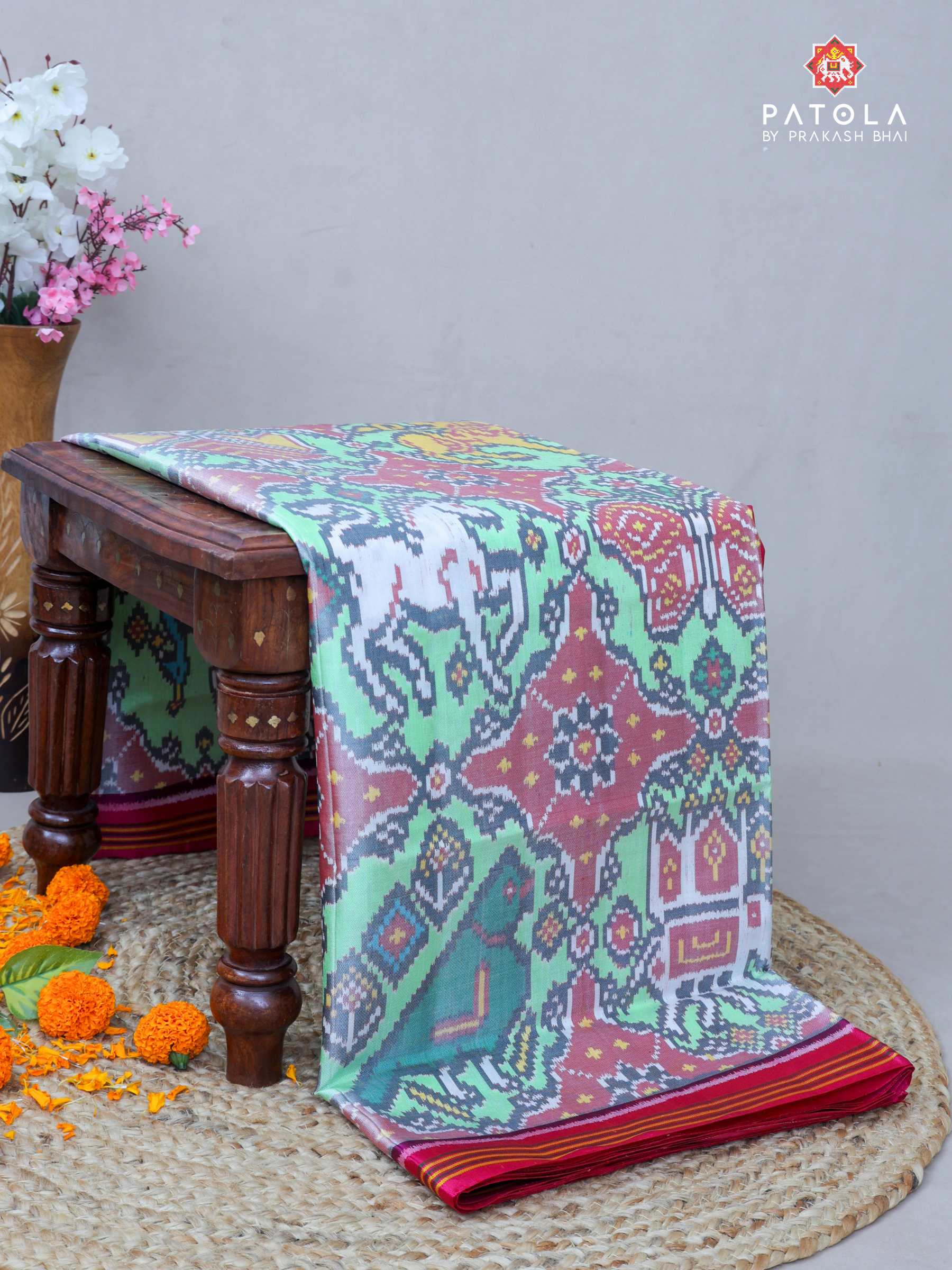 8 Figures With Chhabdi Design Semi Double Ikat Patola Saree