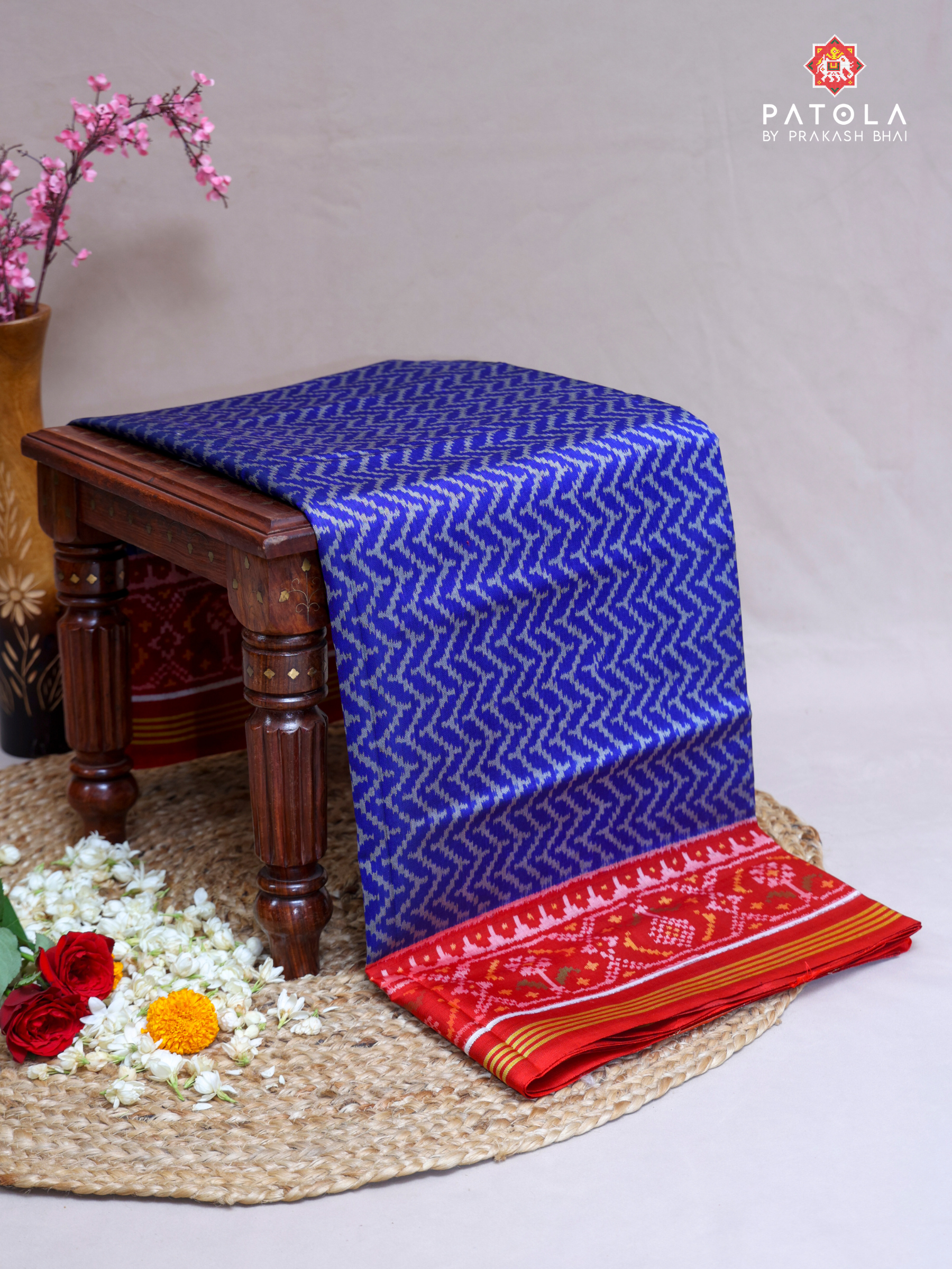 Zigzag Design With Ghughroo Border Semi Double Ikat Patola Saree
