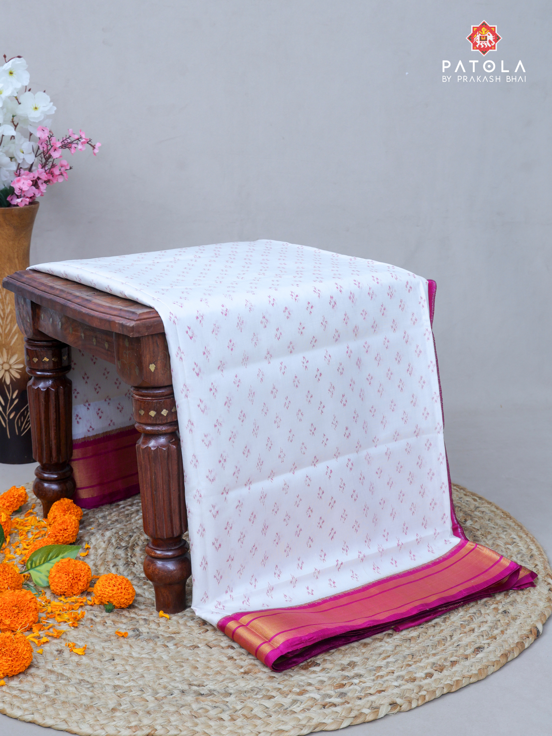 Small Dots & Tissue Border With Patola Design Blouse Single Ikat Patola Saree