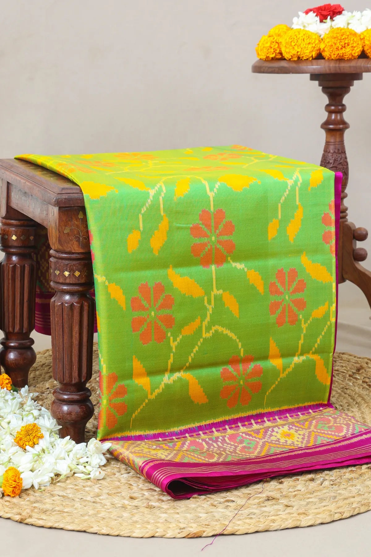 Rangoli design with pallu border contras single ikat patola saree