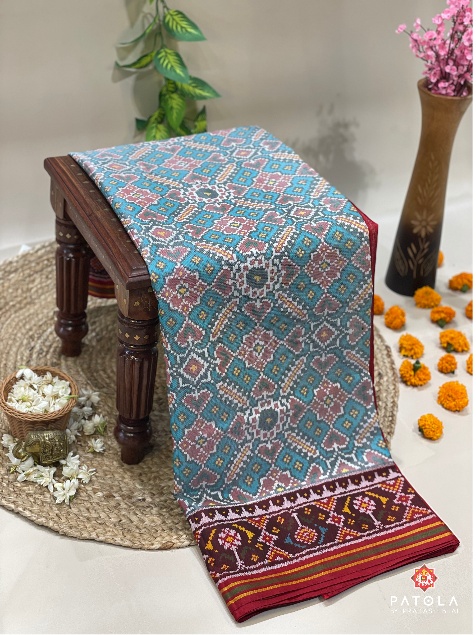 Manekchowk Design With Traditional Border Pallu Contrast Semi Double Ikat Saree