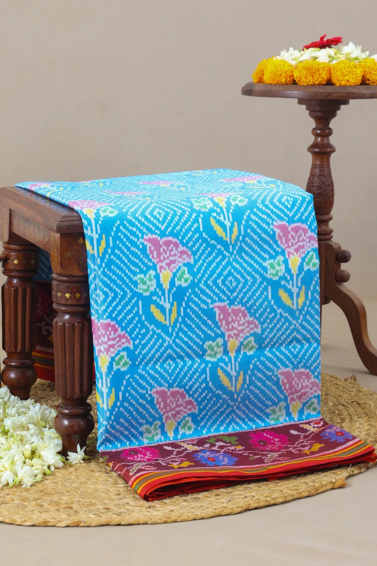 Master piece rose designer with contras flowers design with pallu border semi double ikat patola saree