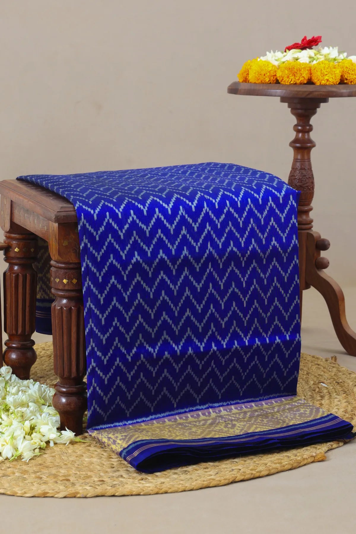 Zig-zag design with tissue border pallu single ikat patola saree