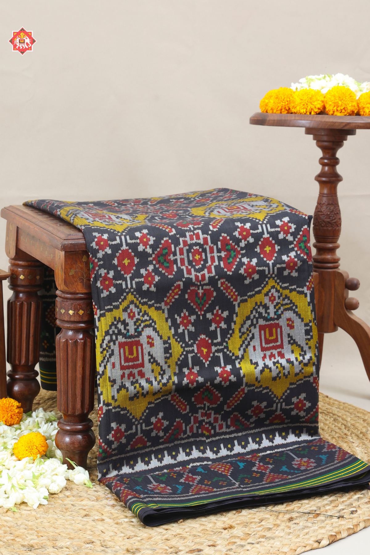 Maneck chowk design with elephant pallu border ghughroo design semi double ikat patola saree