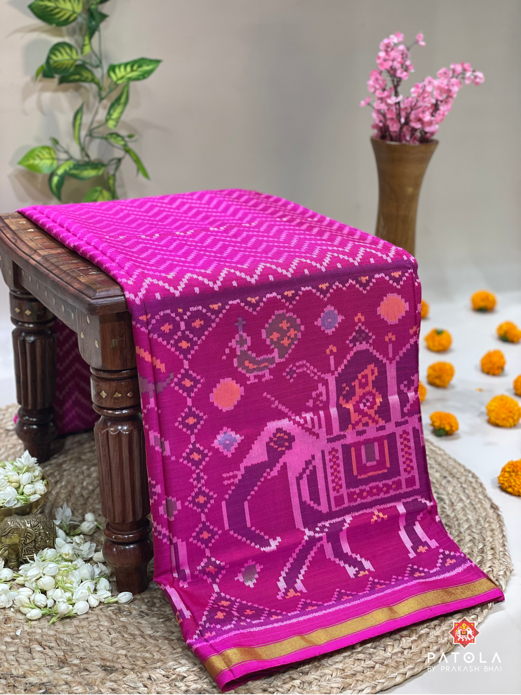 Zig-Zag Design With Elephent Scut Border Semi Double Ikat Saree