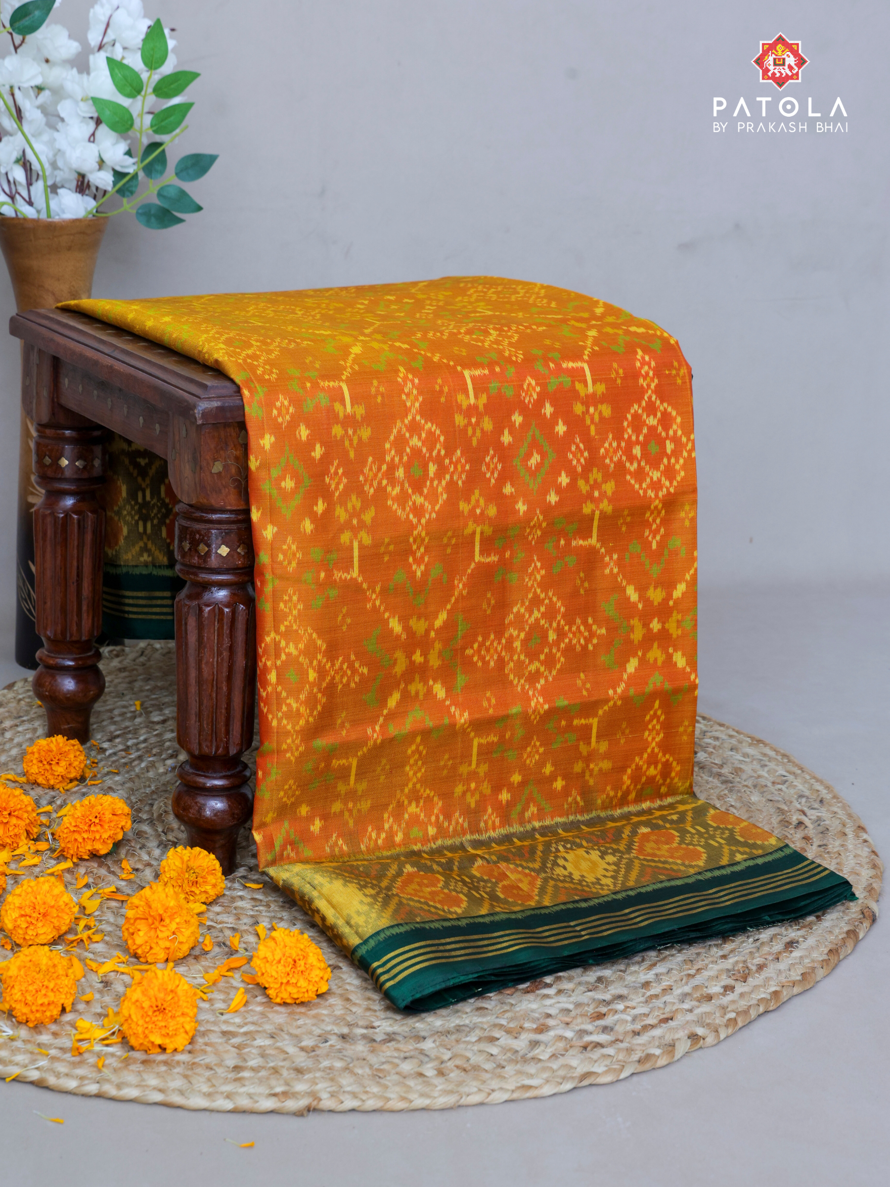 Selaari Border With Traditional Navratna Design Single Ikat Patola Sareee