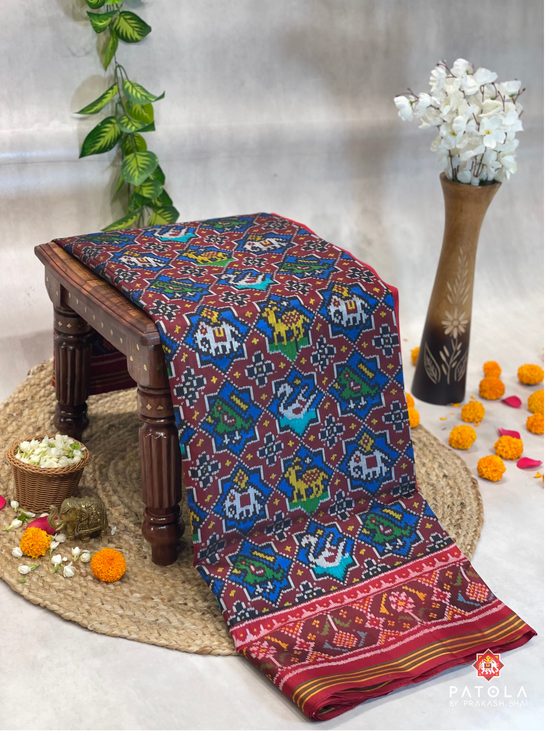 Star Design With 4 Figures And Border Pallu Contrast Semi Double Ikat Saree