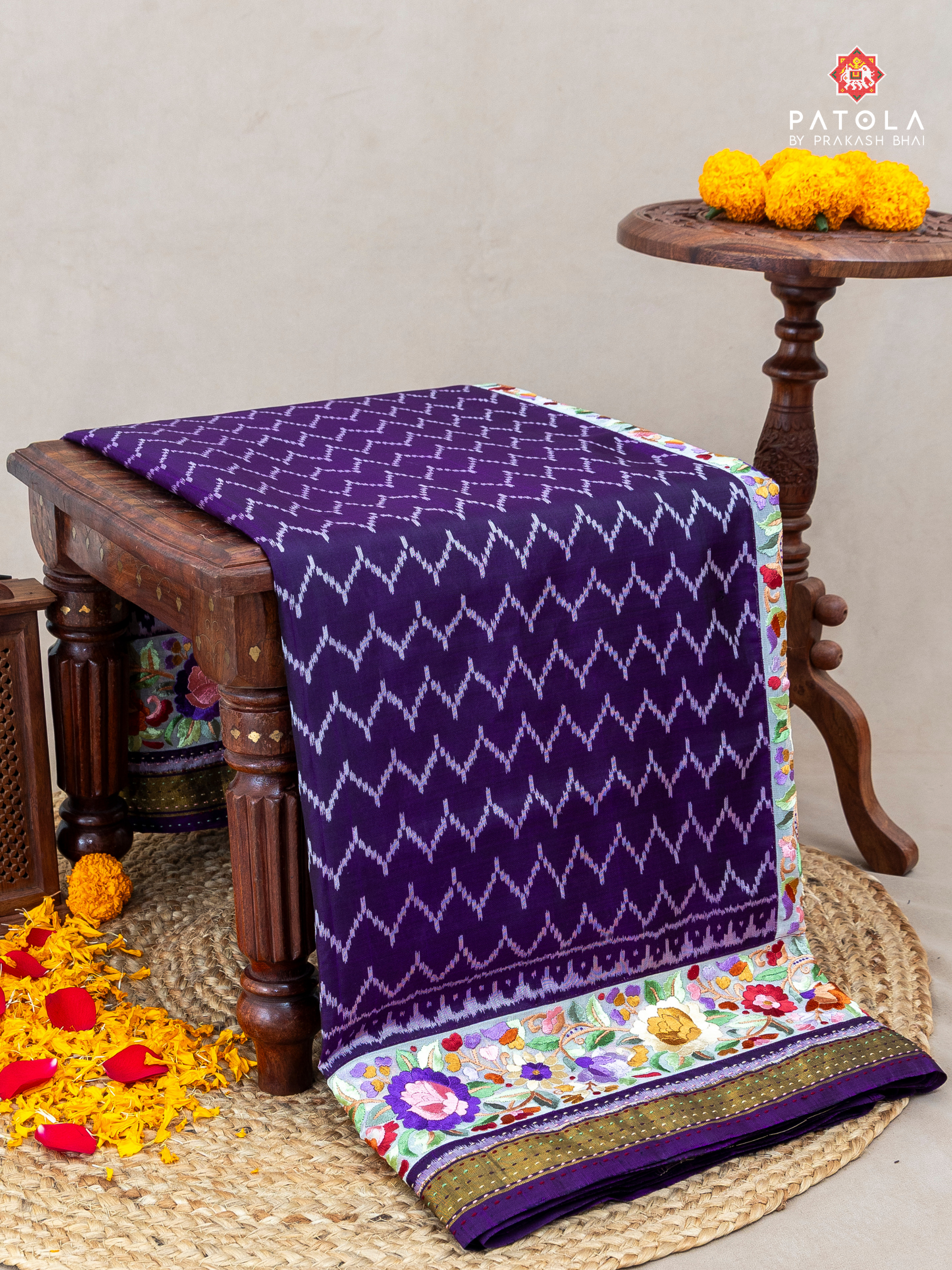 Masterpiece Zig-zag Designer patola with pure Handwork