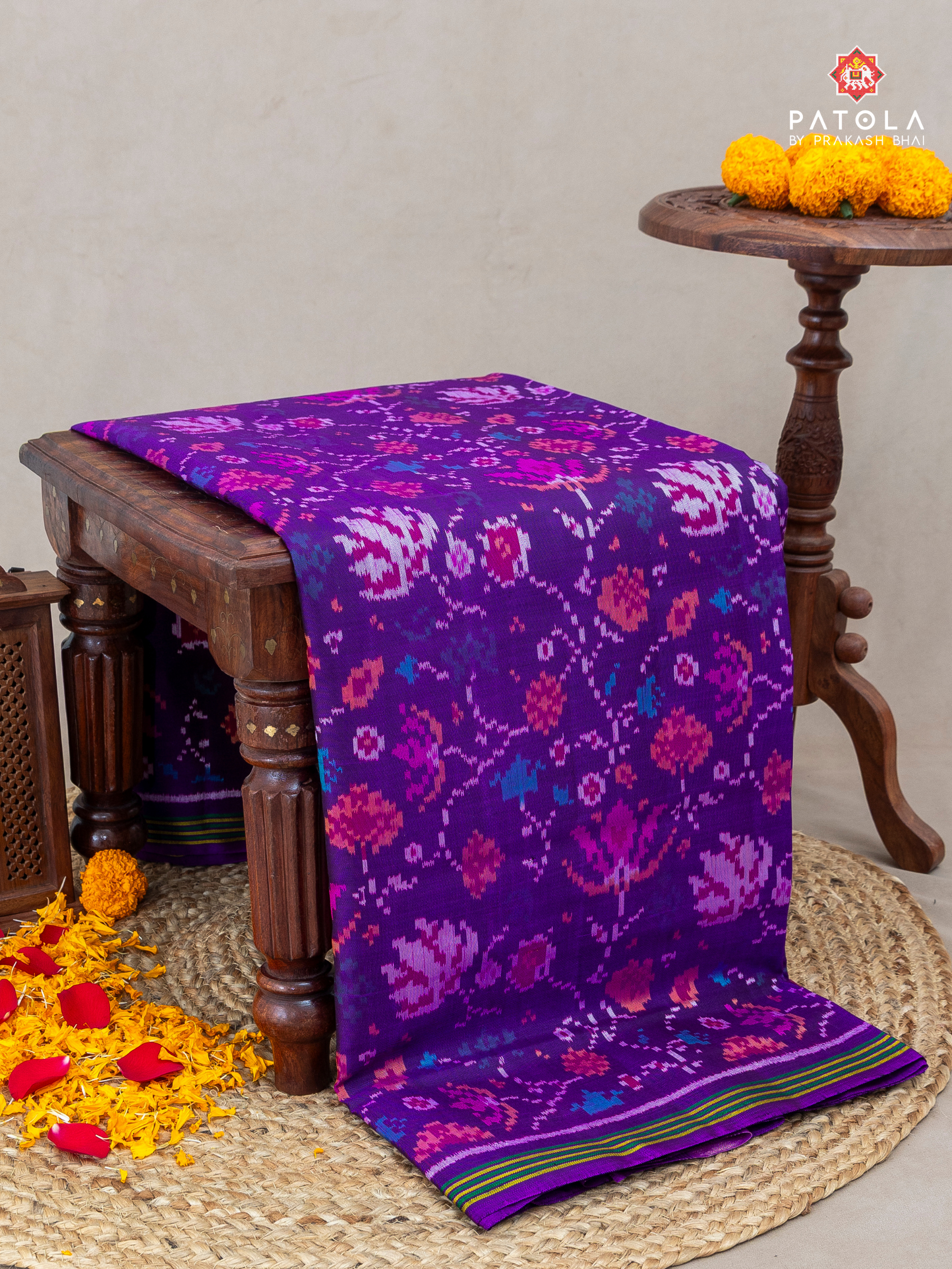 Masterpiece flowers vel designer small border semi double ikat patola saree